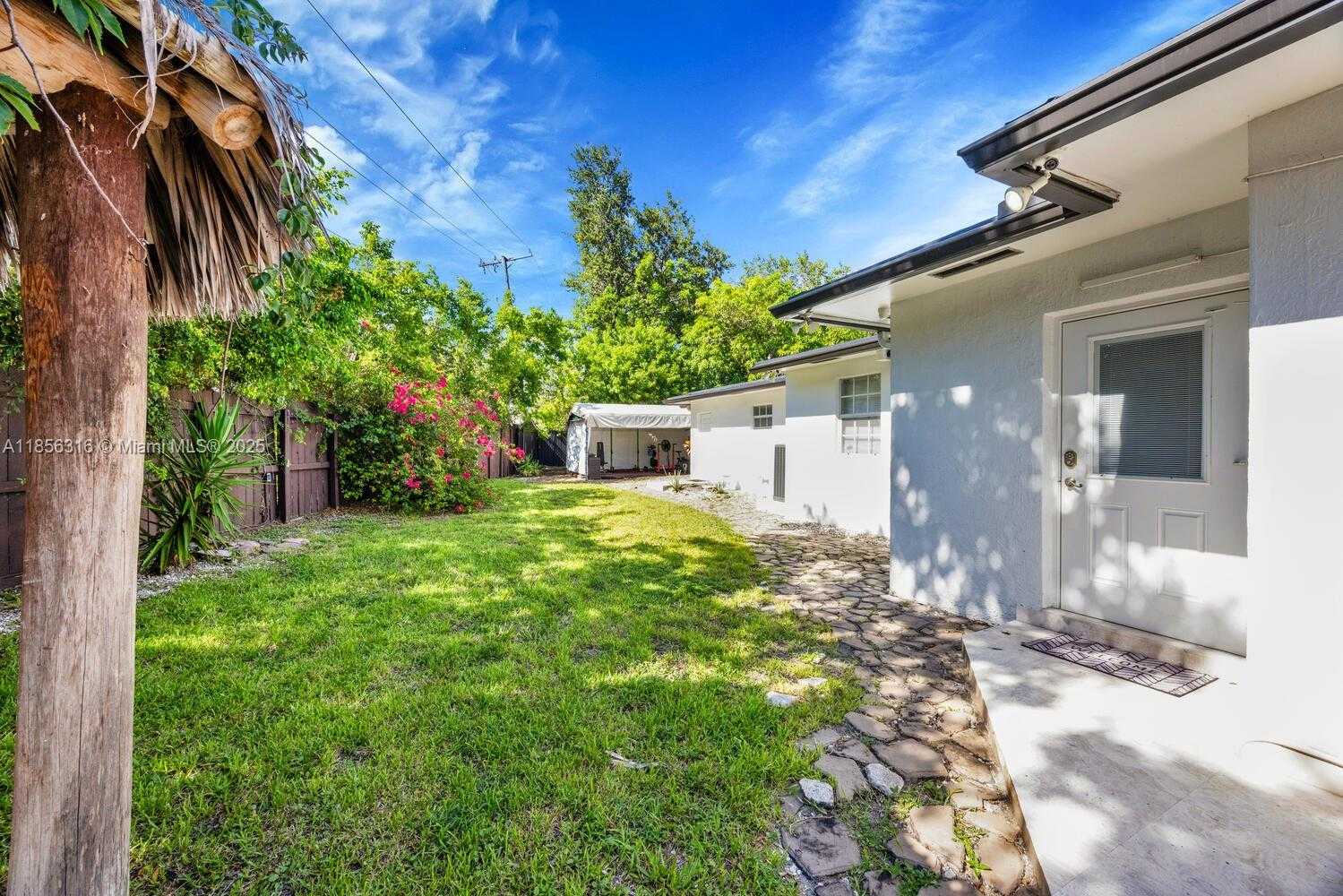 Small Image of 10504 SOUTH WEST 77TH CT, Pinecrest Number 4
