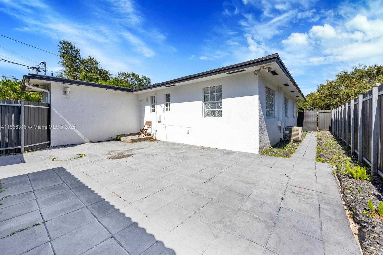 Small Image of 10504 SOUTH WEST 77TH CT, Pinecrest Number 40