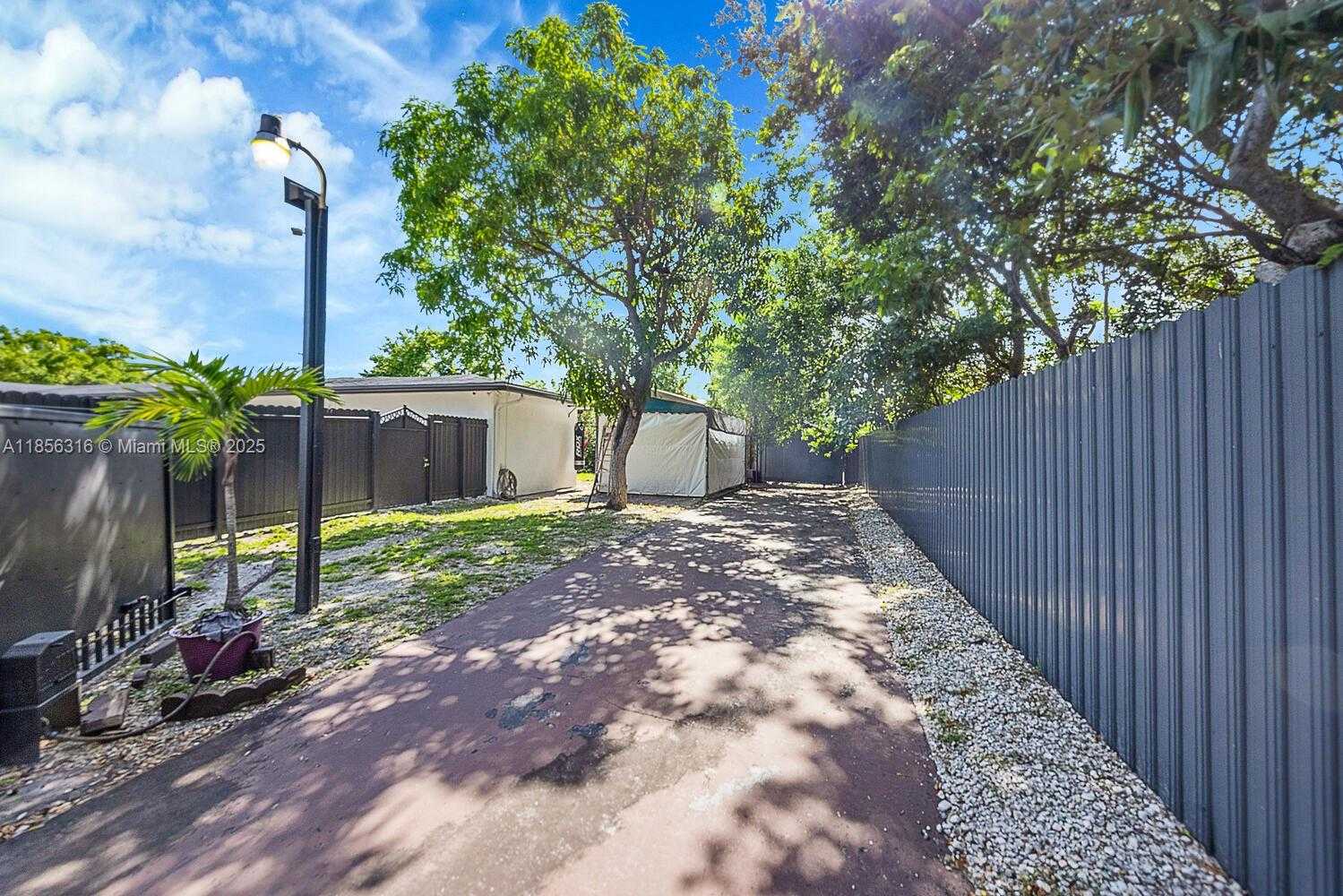 Small Image of 10504 SOUTH WEST 77TH CT, Pinecrest Number 41