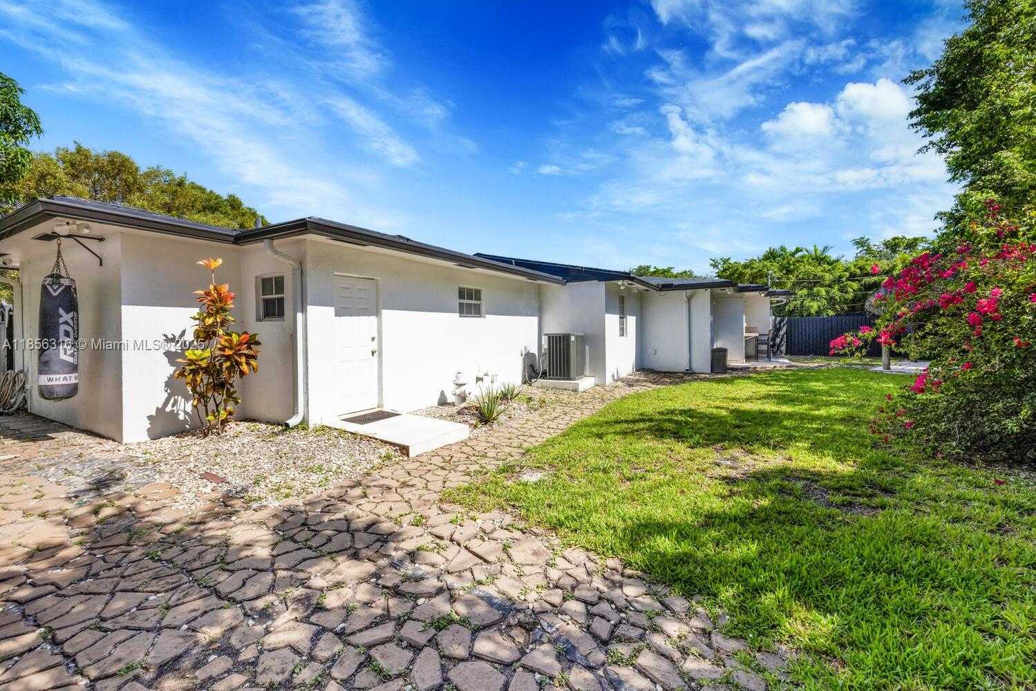 Small Image of 10504 SOUTH WEST 77TH CT, Pinecrest Number 42