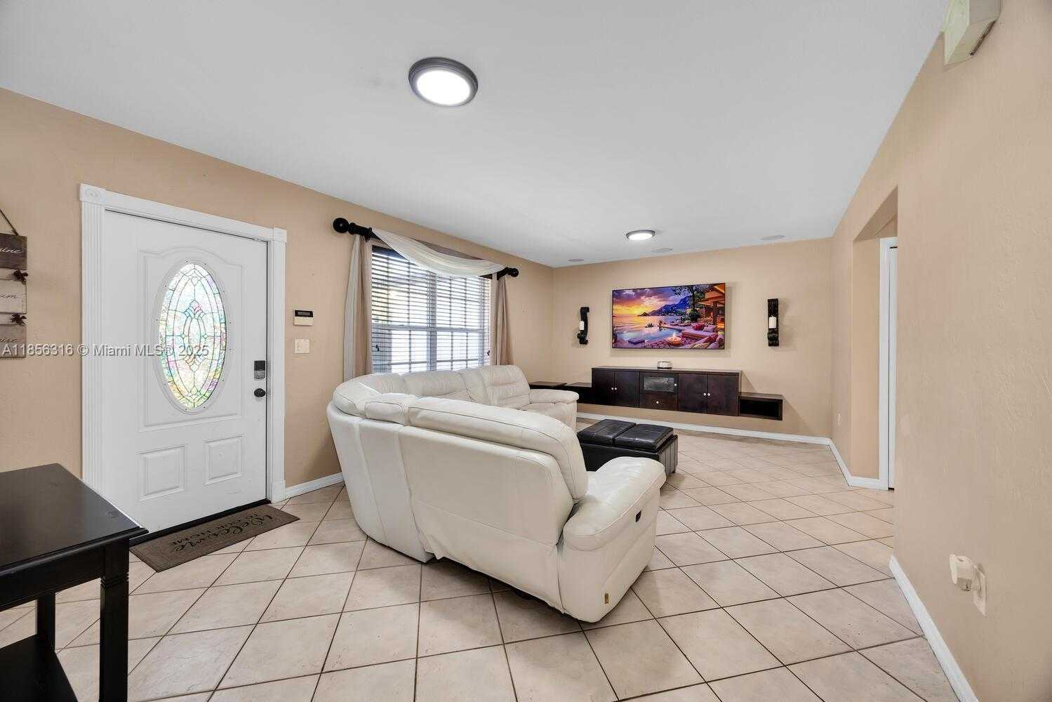 Small Image of 10504 SOUTH WEST 77TH CT, Pinecrest Number 5