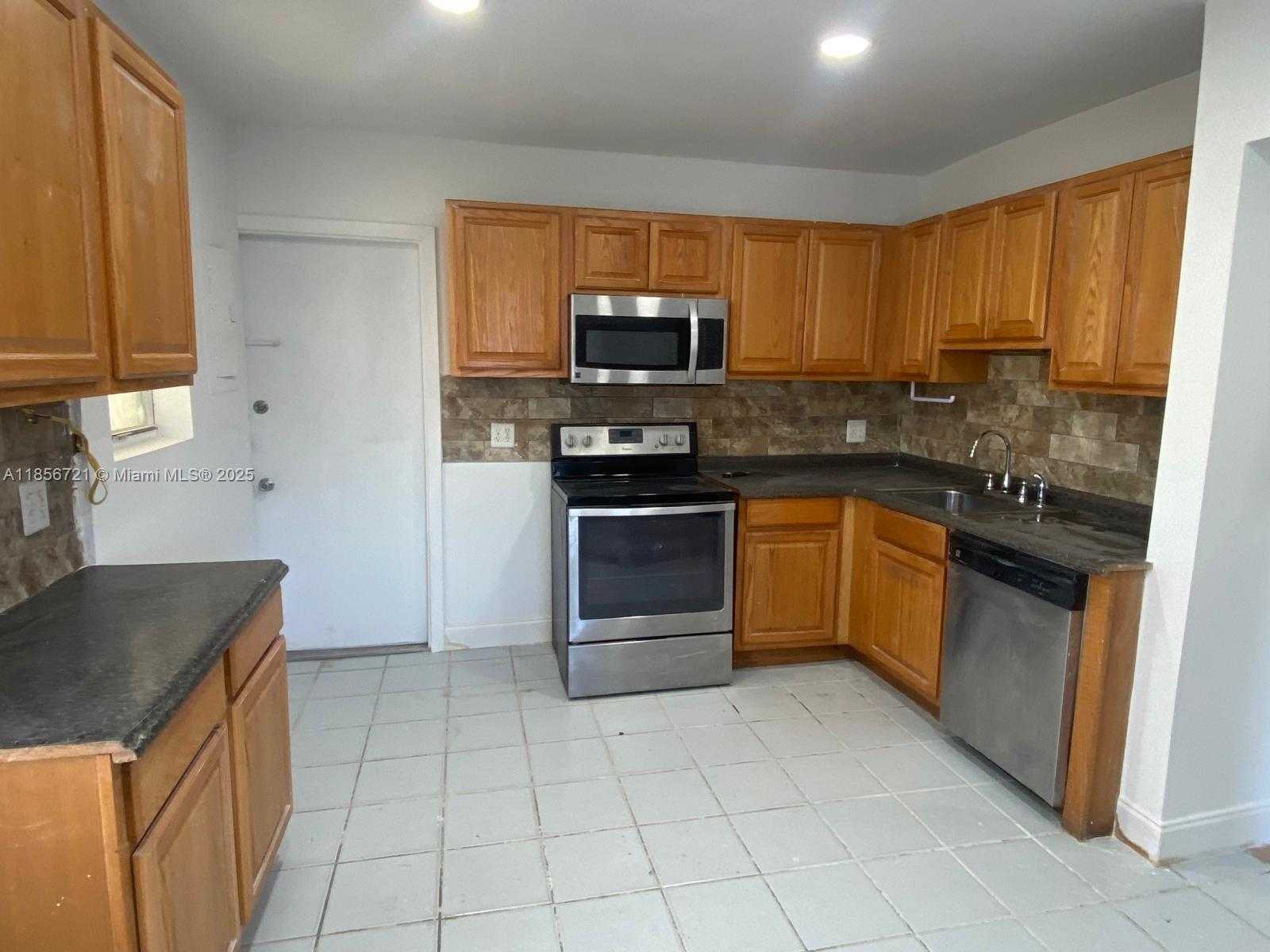 Small Image of 894 NORTH WEST 108TH ST, Miami Number 3