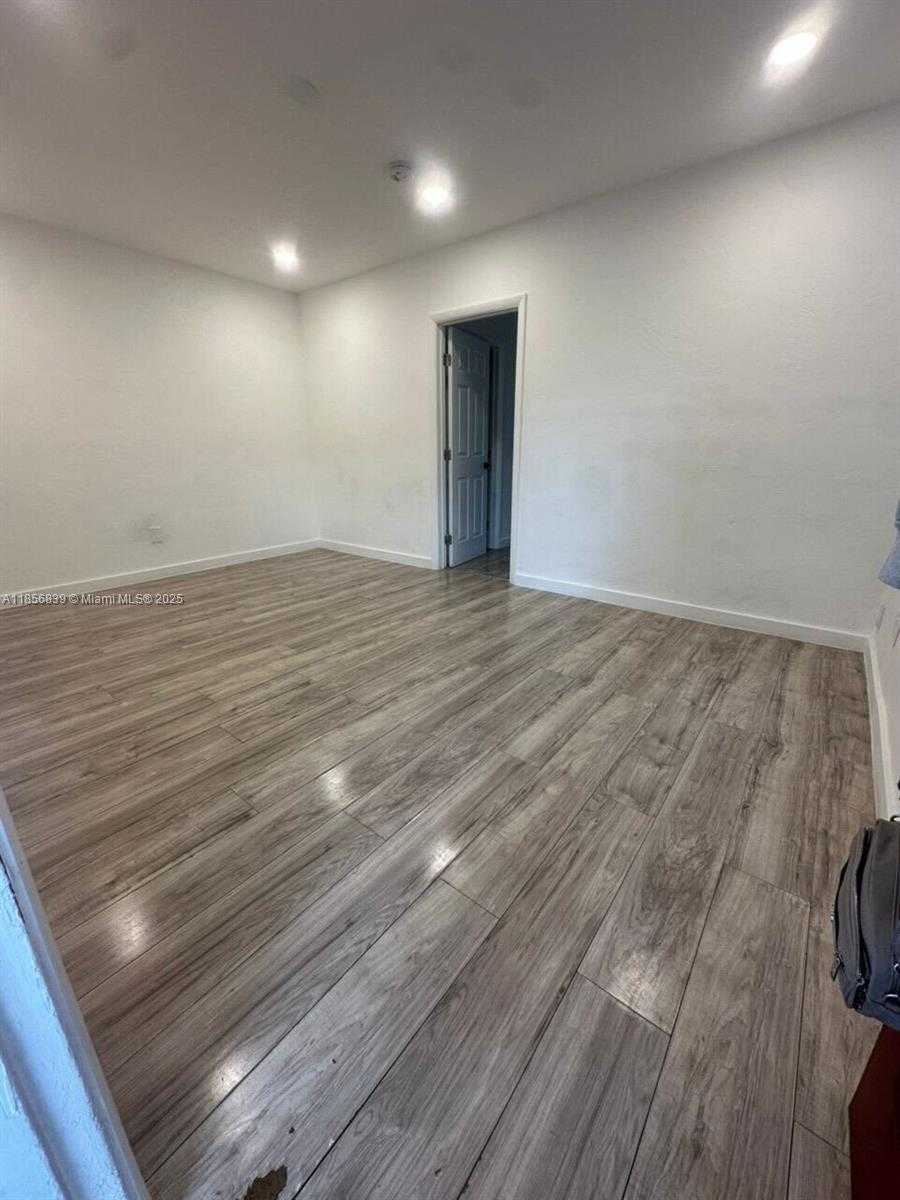 Small Image of 1958 NORTH EAST 172ND ST #4, North Miami Beach Number 10