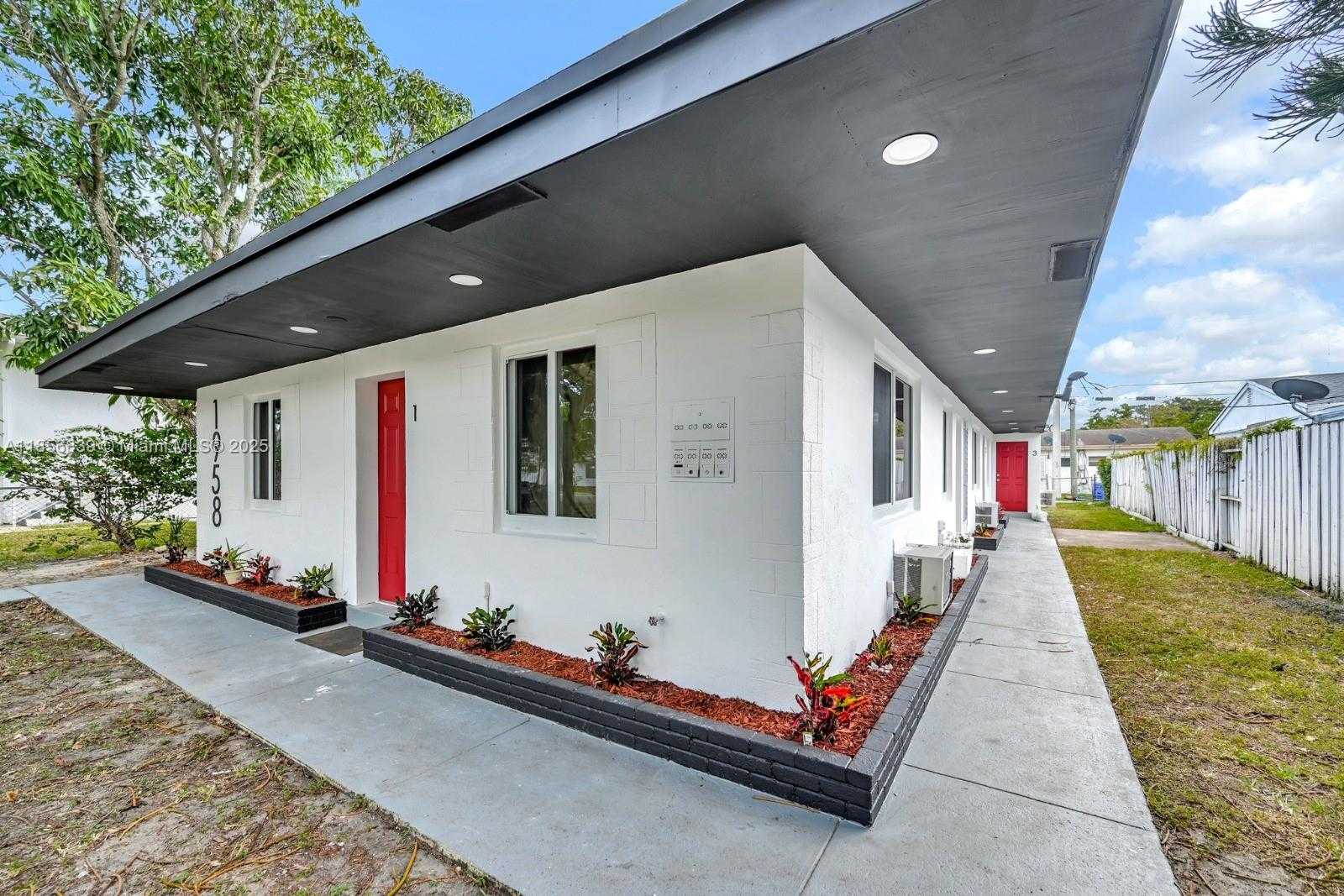 Small Image of 1958 NORTH EAST 172ND ST #4, North Miami Beach Number 3