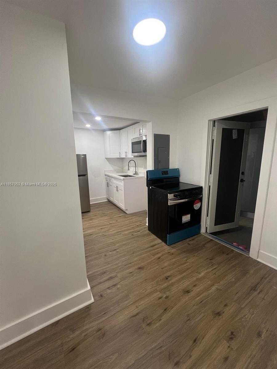Small Image of 2970 SOUTH WEST 13TH ST, Miami Number 11