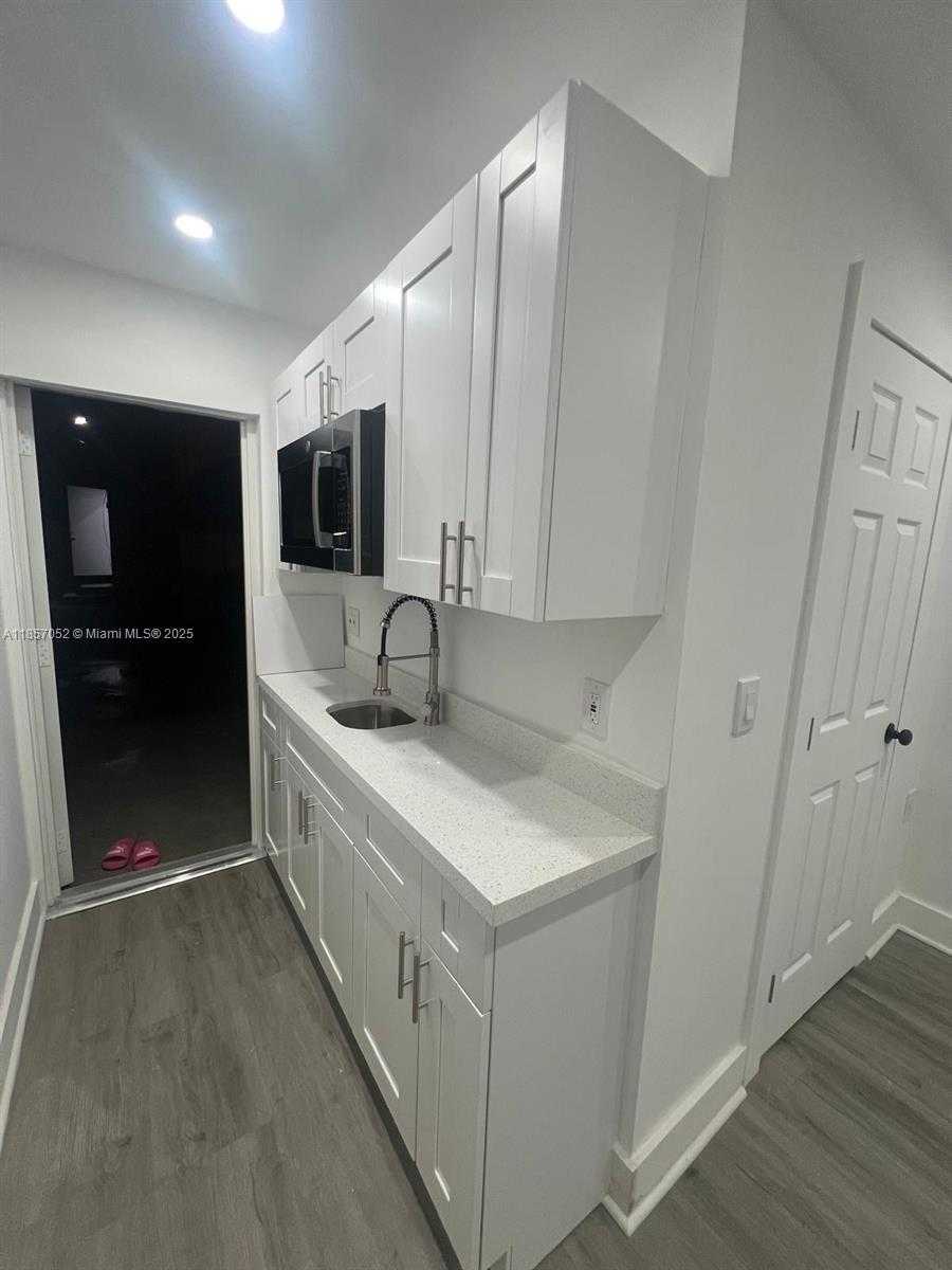 Small Image of 2970 SOUTH WEST 13TH ST, Miami Number 3
