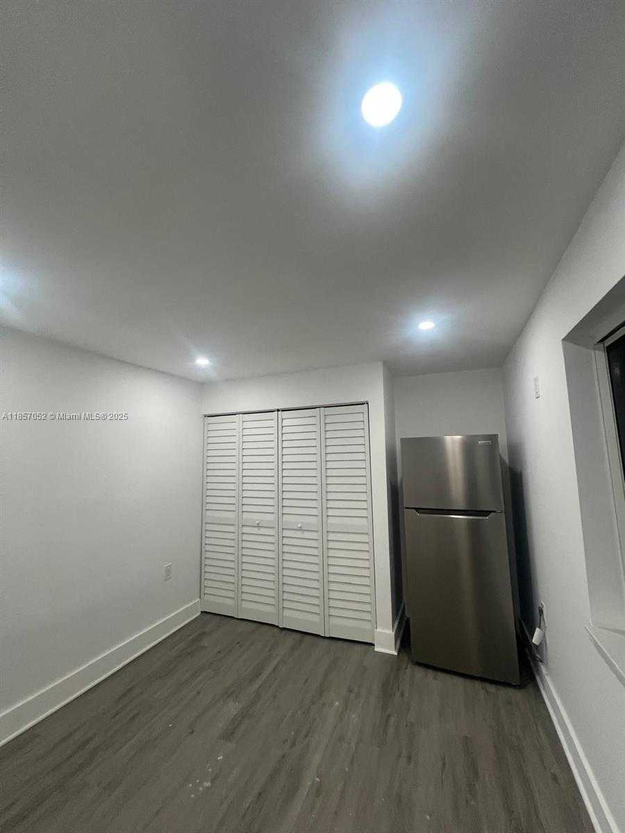 Small Image of 2970 SOUTH WEST 13TH ST, Miami Number 4