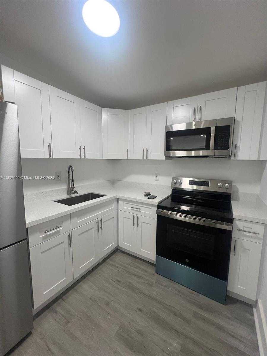 Small Image of 2970 SOUTH WEST 13TH ST, Miami Number 7