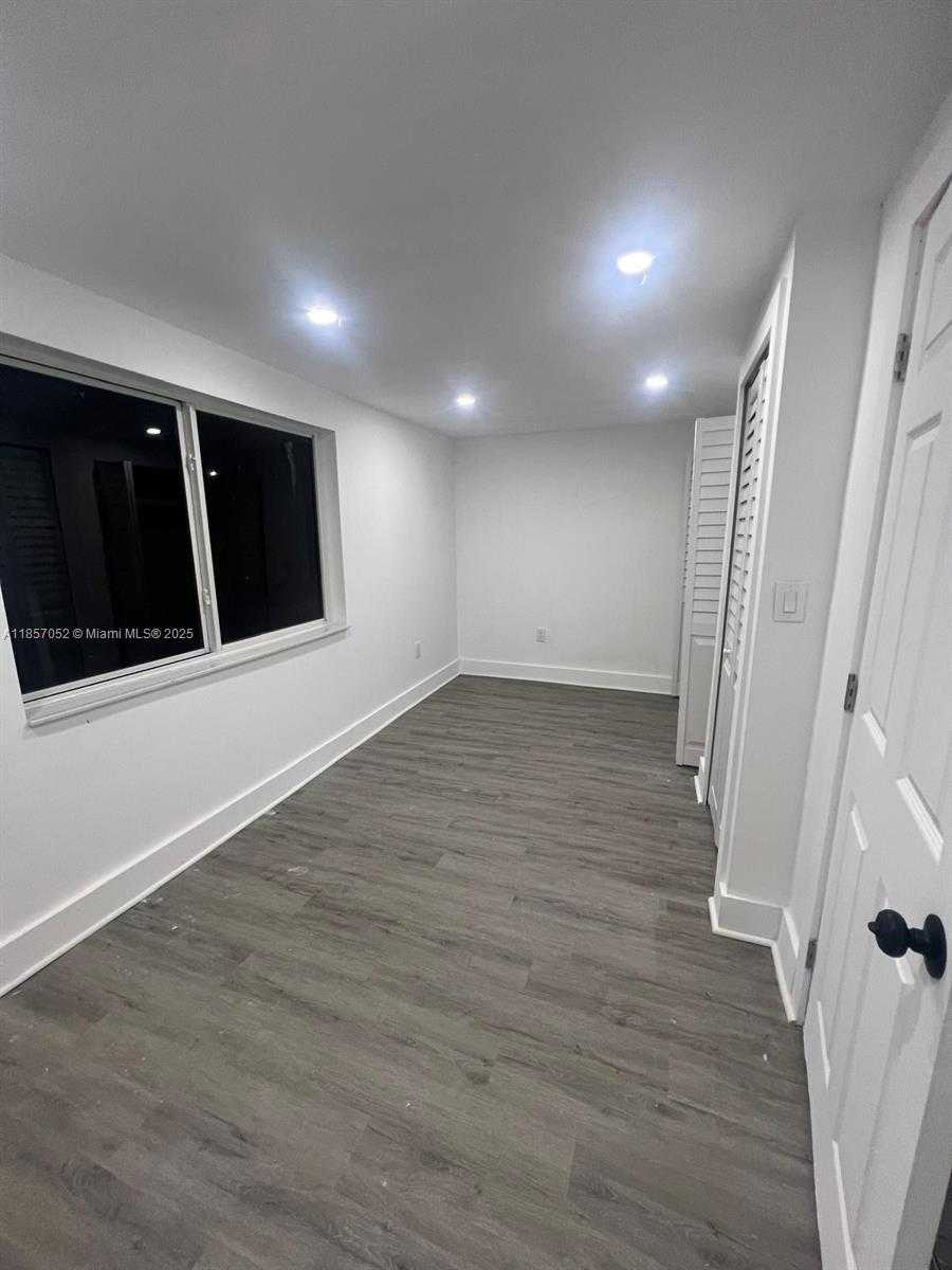 Small Image of 2970 SOUTH WEST 13TH ST, Miami Number 8