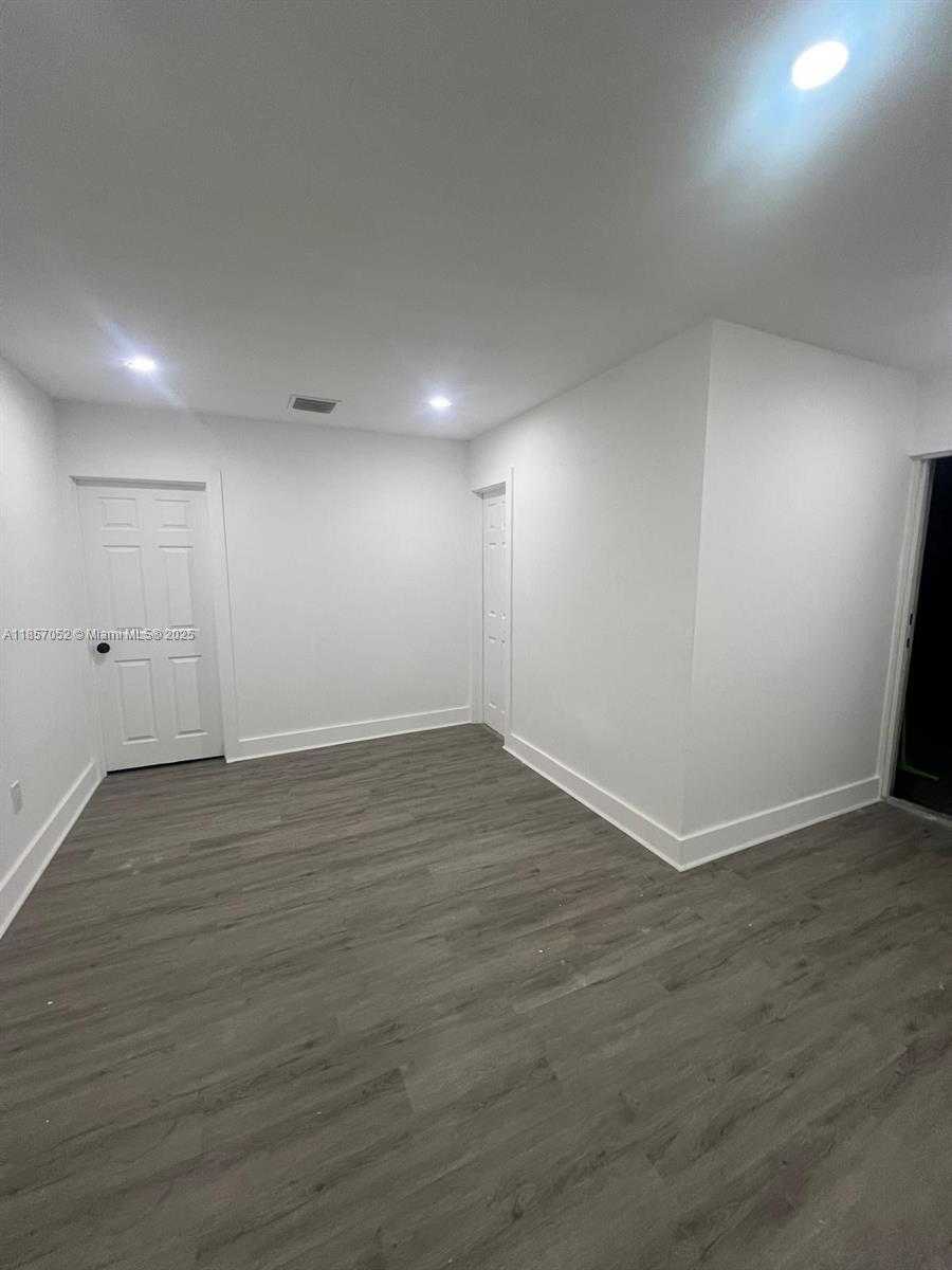 Small Image of 2970 SOUTH WEST 13TH ST, Miami Number 9