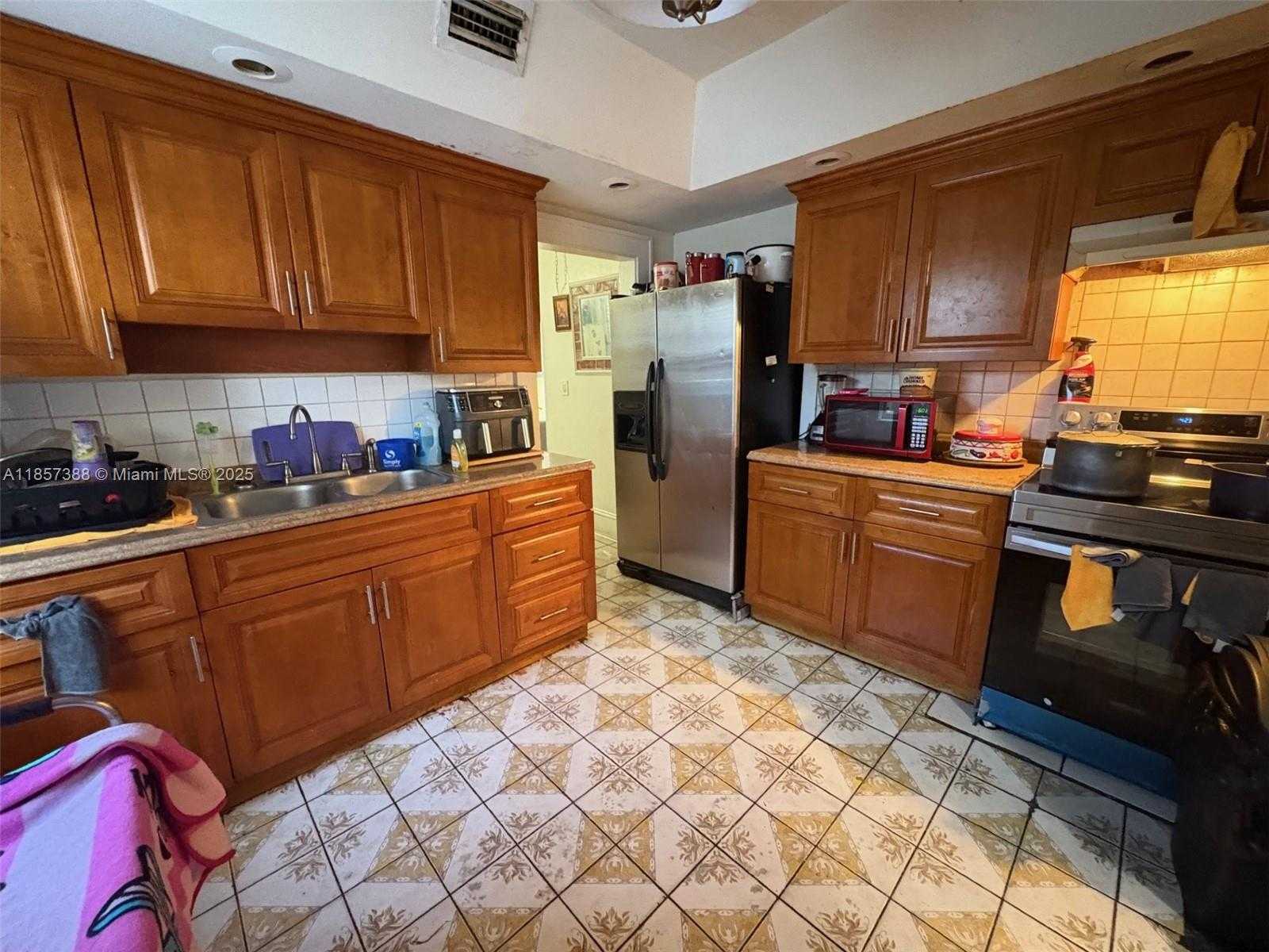 Small Image of 2619 SOUTH WEST 5TH ST, Miami Number 13