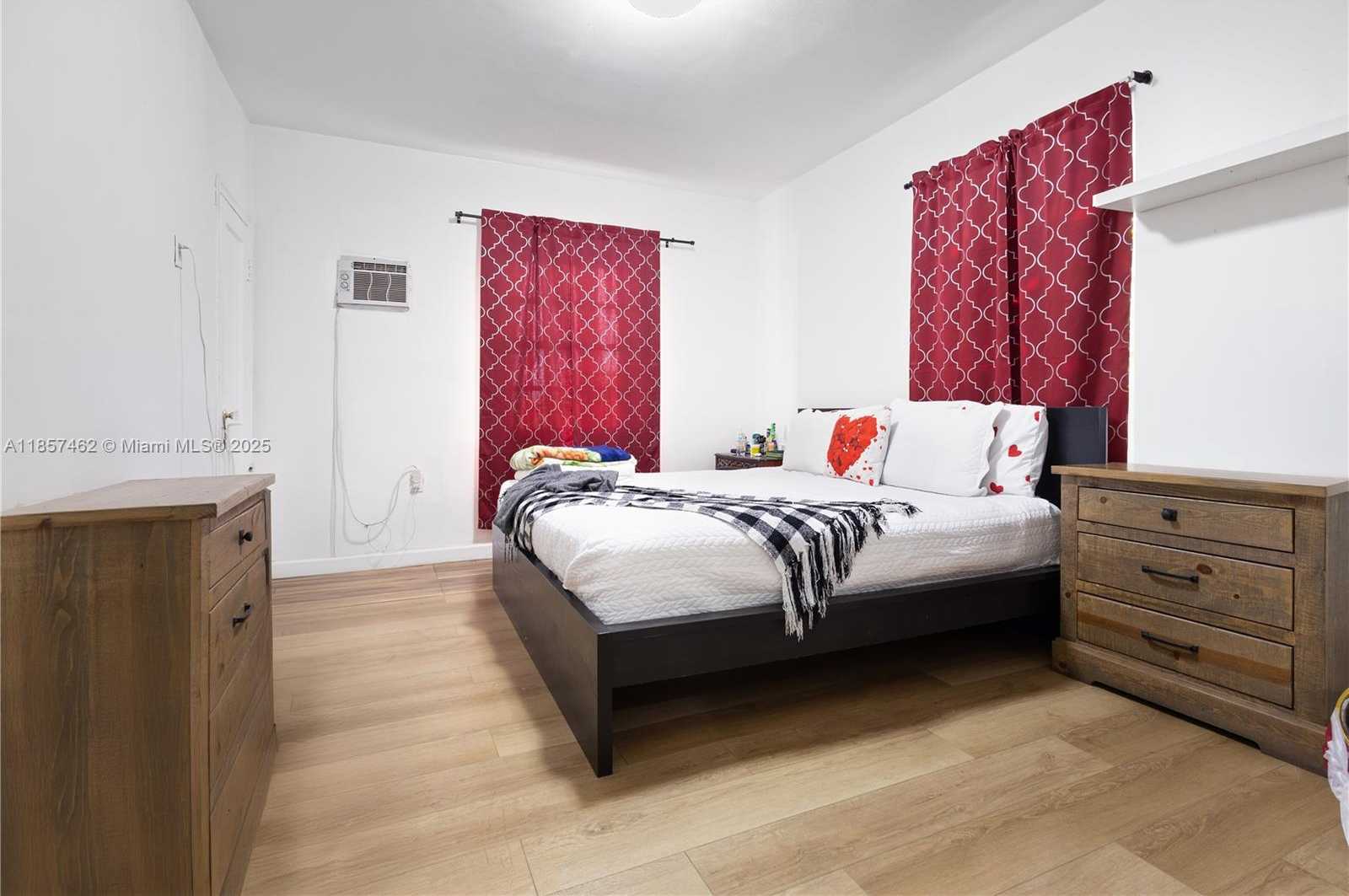 Small Image of 2367 SOUTH WEST 19TH ST, Miami Number 14