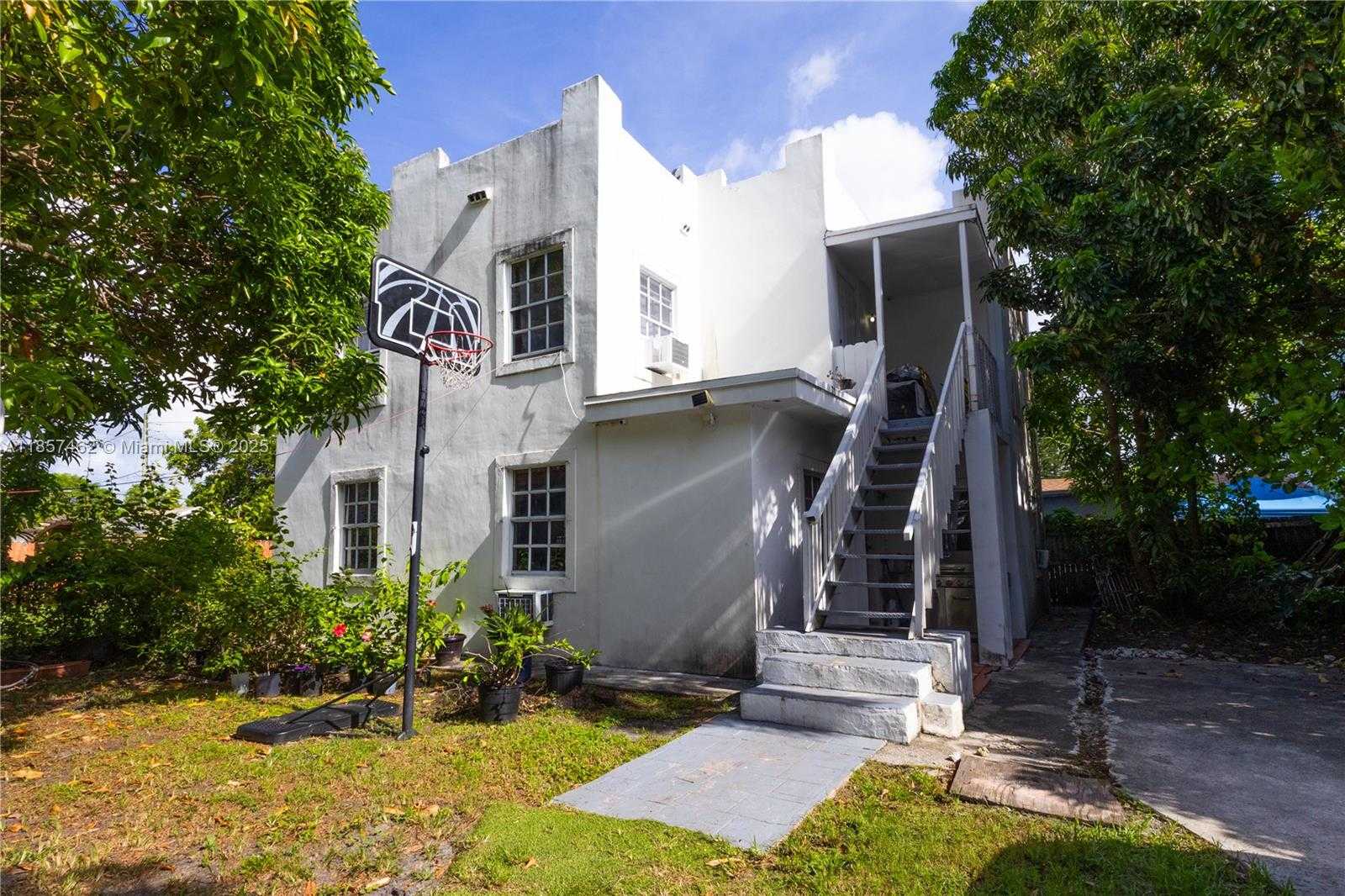 Small Image of 2367 SOUTH WEST 19TH ST, Miami Number 2