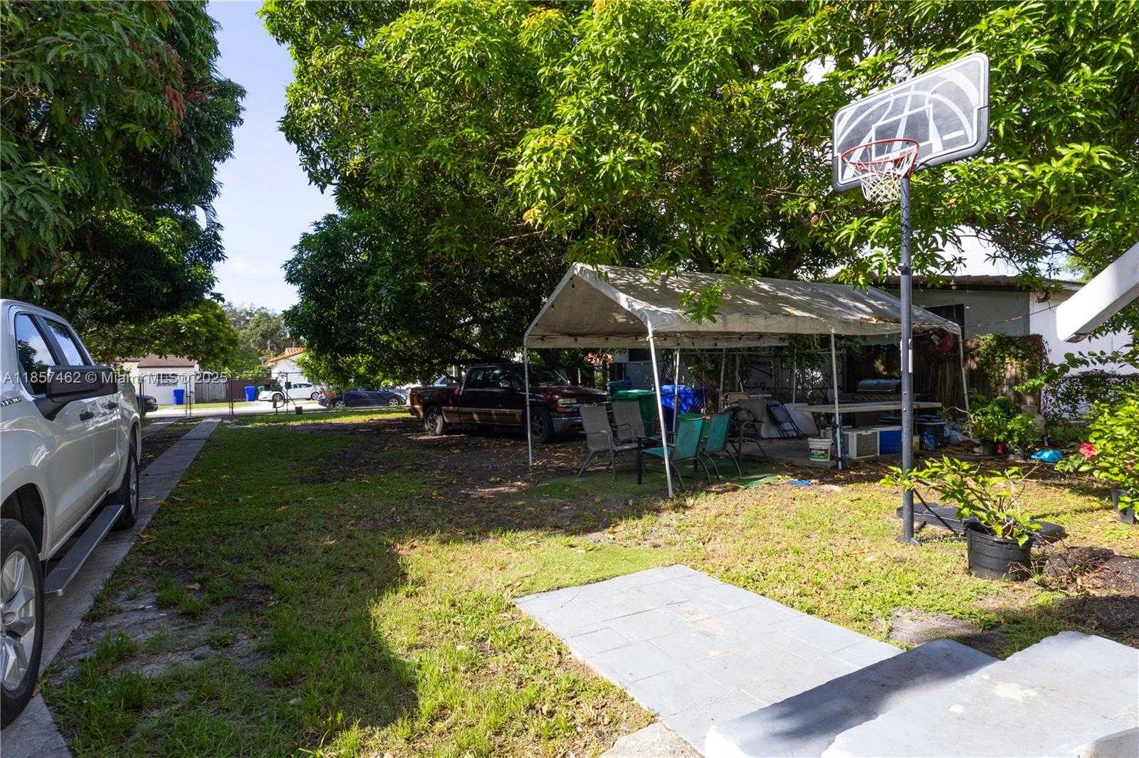Small Image of 2367 SOUTH WEST 19TH ST, Miami Number 7