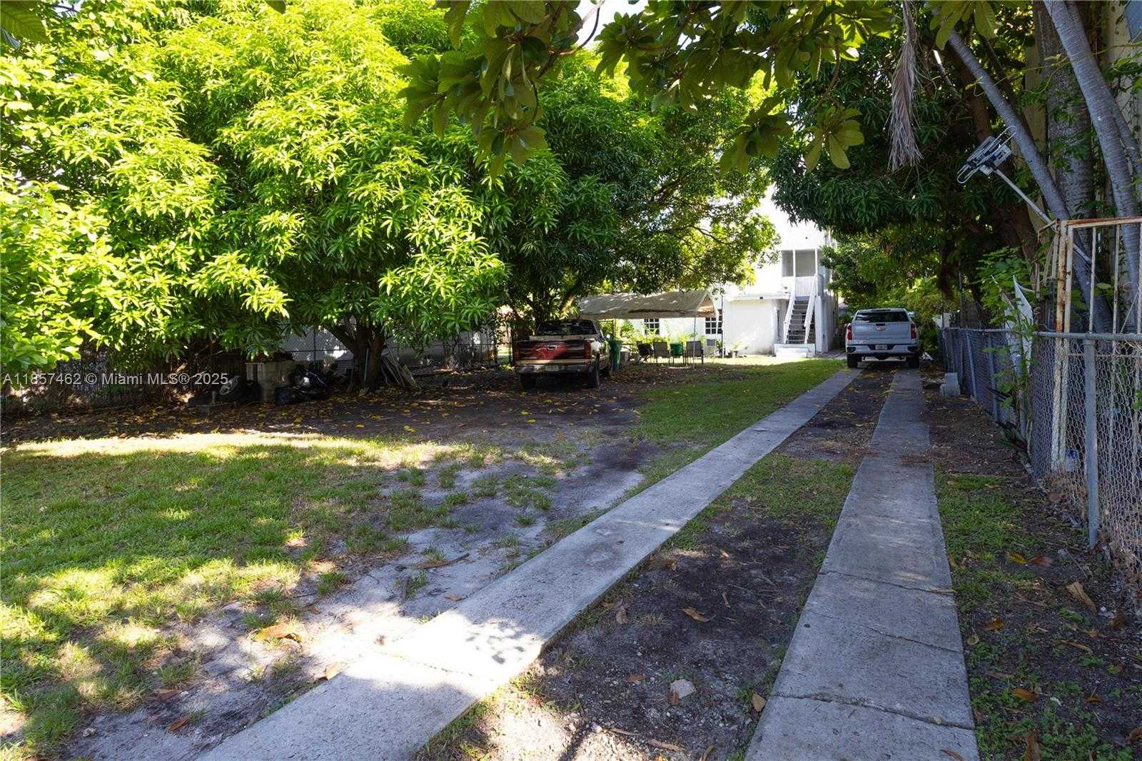 Small Image of 2367 SOUTH WEST 19TH ST, Miami Number 8