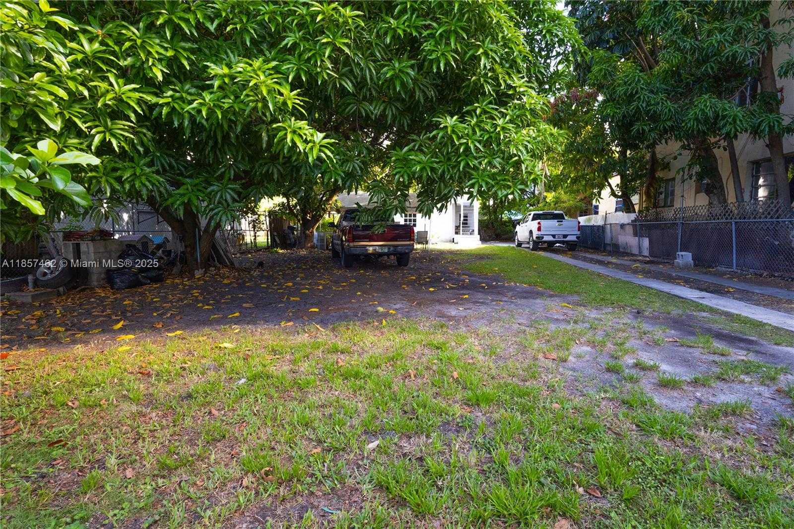 Small Image of 2367 SOUTH WEST 19TH ST, Miami Number 9