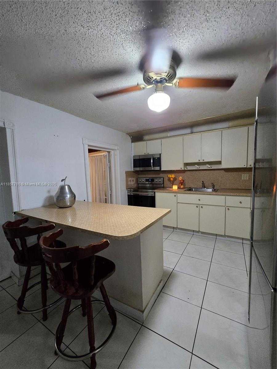 Small Image of 1765 SOUTH WEST 21ST ST, Miami Number 10