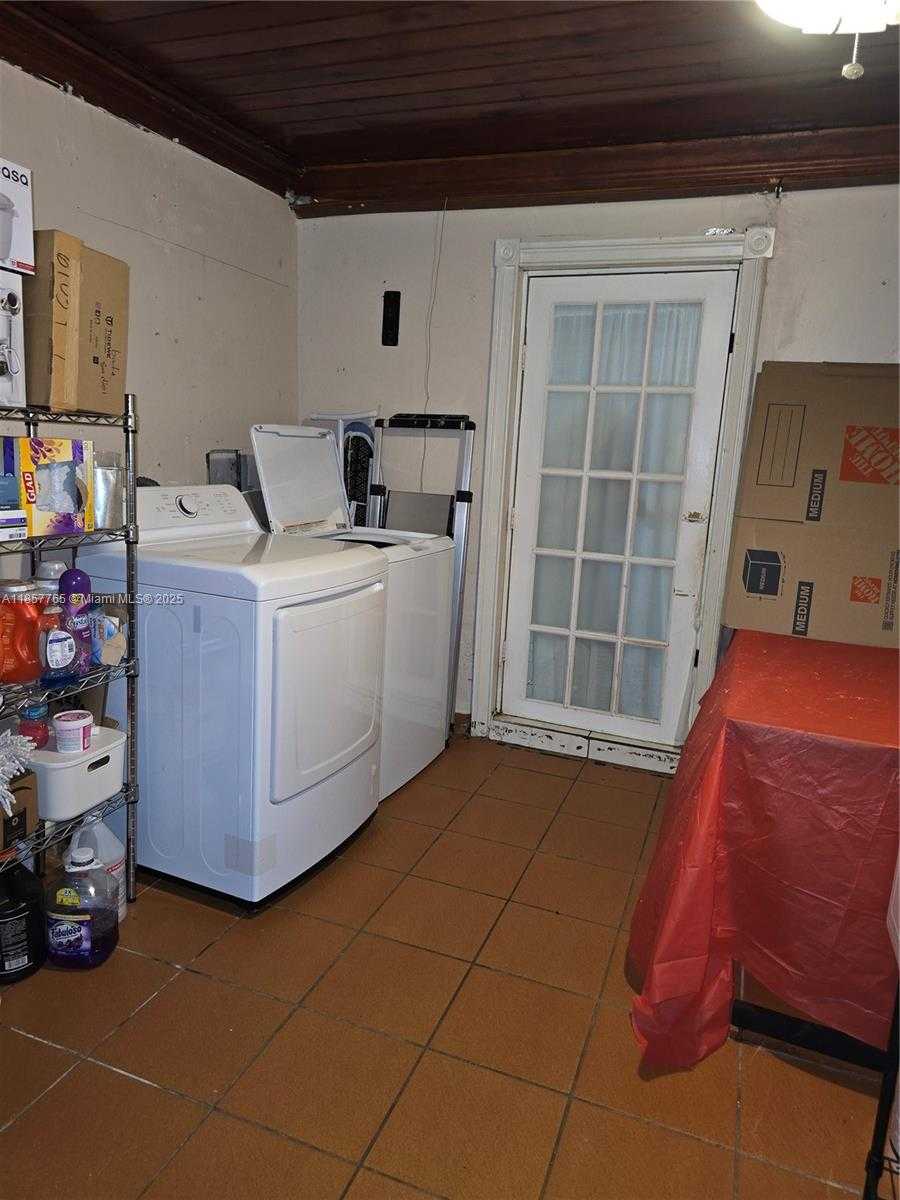 Small Image of 1765 SOUTH WEST 21ST ST, Miami Number 12