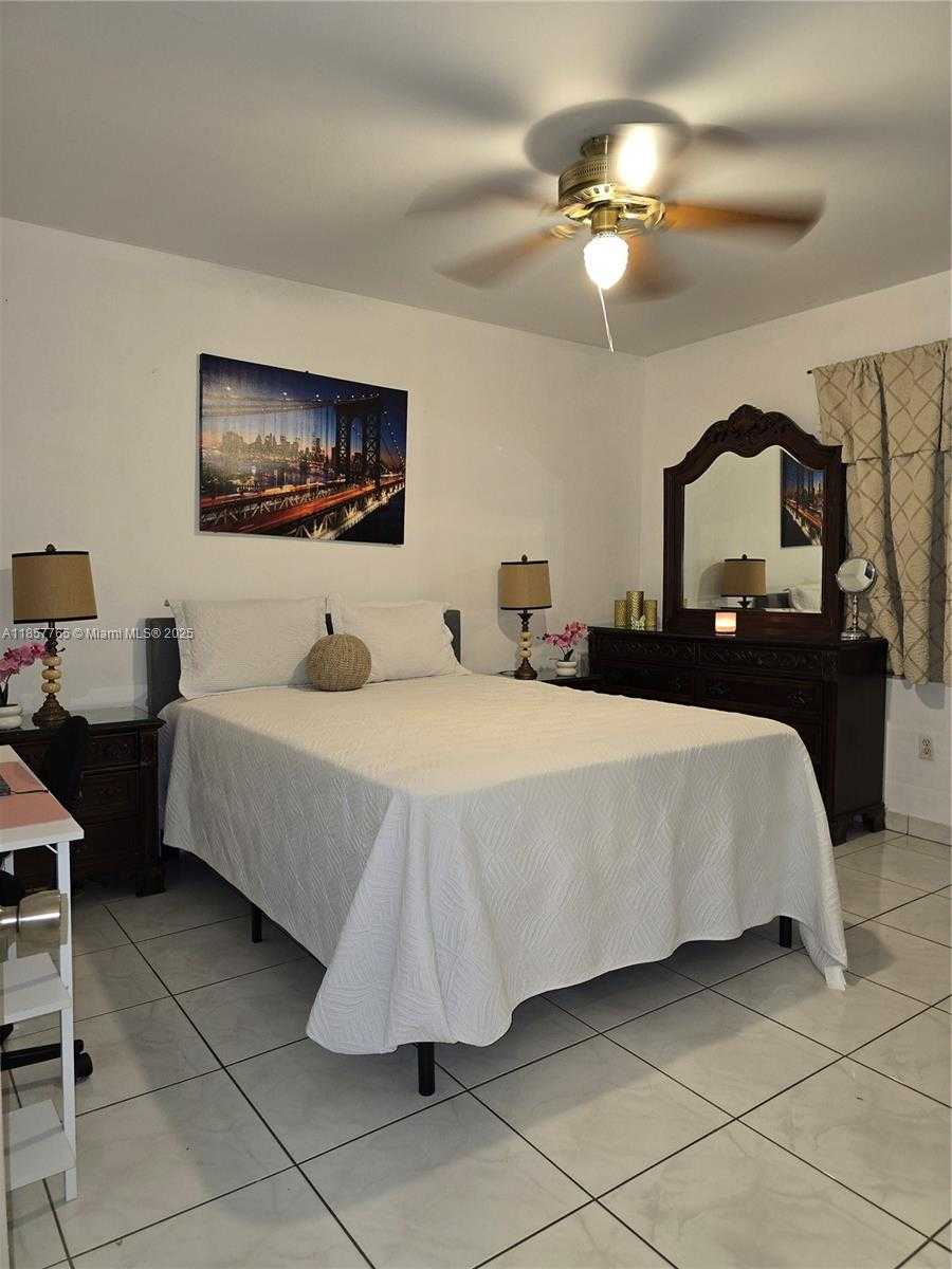 Small Image of 1765 SOUTH WEST 21ST ST, Miami Number 14