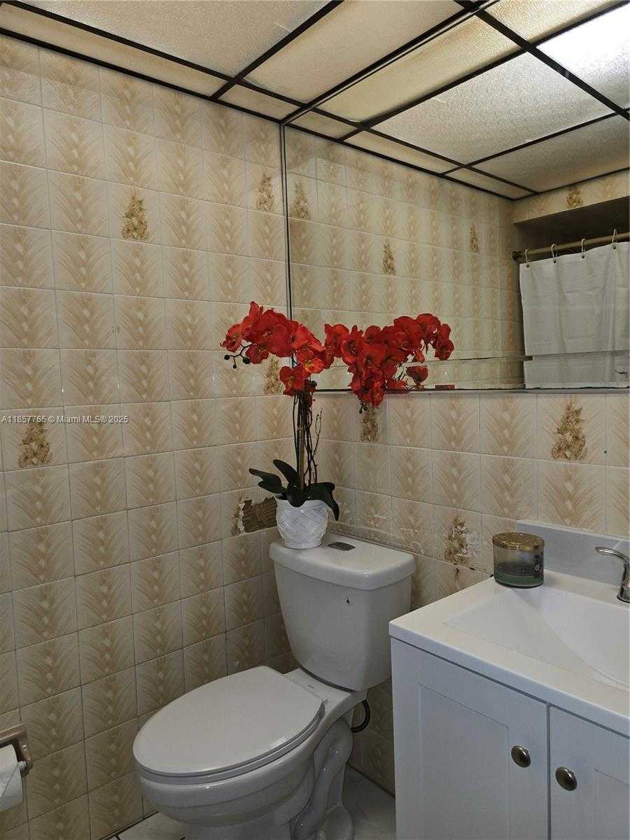 Small Image of 1765 SOUTH WEST 21ST ST, Miami Number 15
