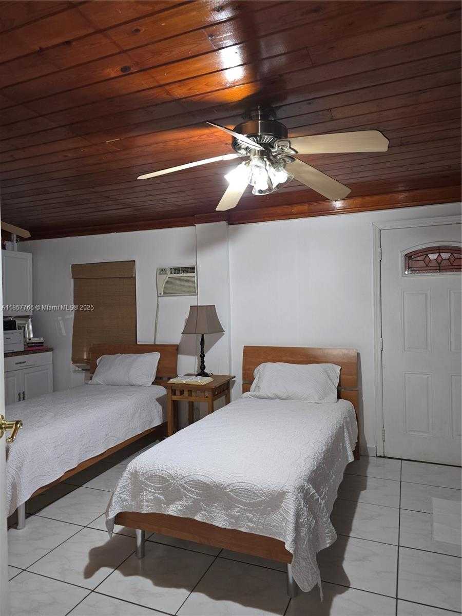 Small Image of 1765 SOUTH WEST 21ST ST, Miami Number 16