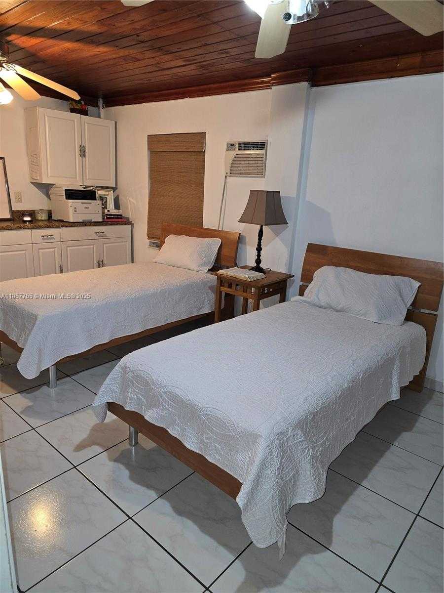 Small Image of 1765 SOUTH WEST 21ST ST, Miami Number 23