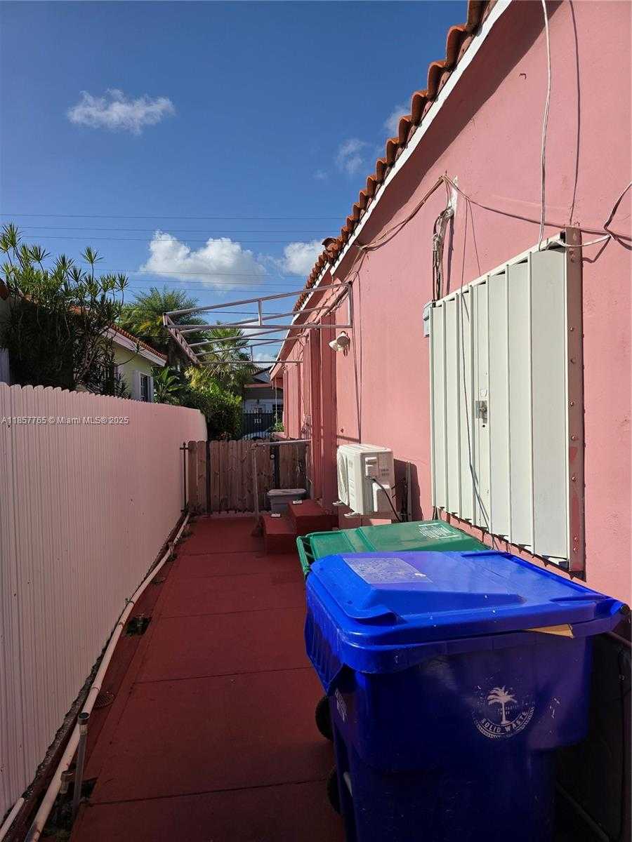 Small Image of 1765 SOUTH WEST 21ST ST, Miami Number 26