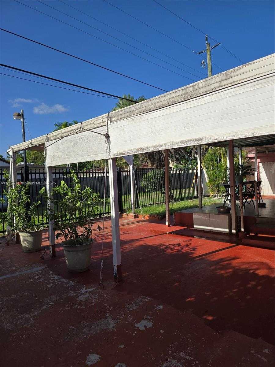 Small Image of 1765 SOUTH WEST 21ST ST, Miami Number 27