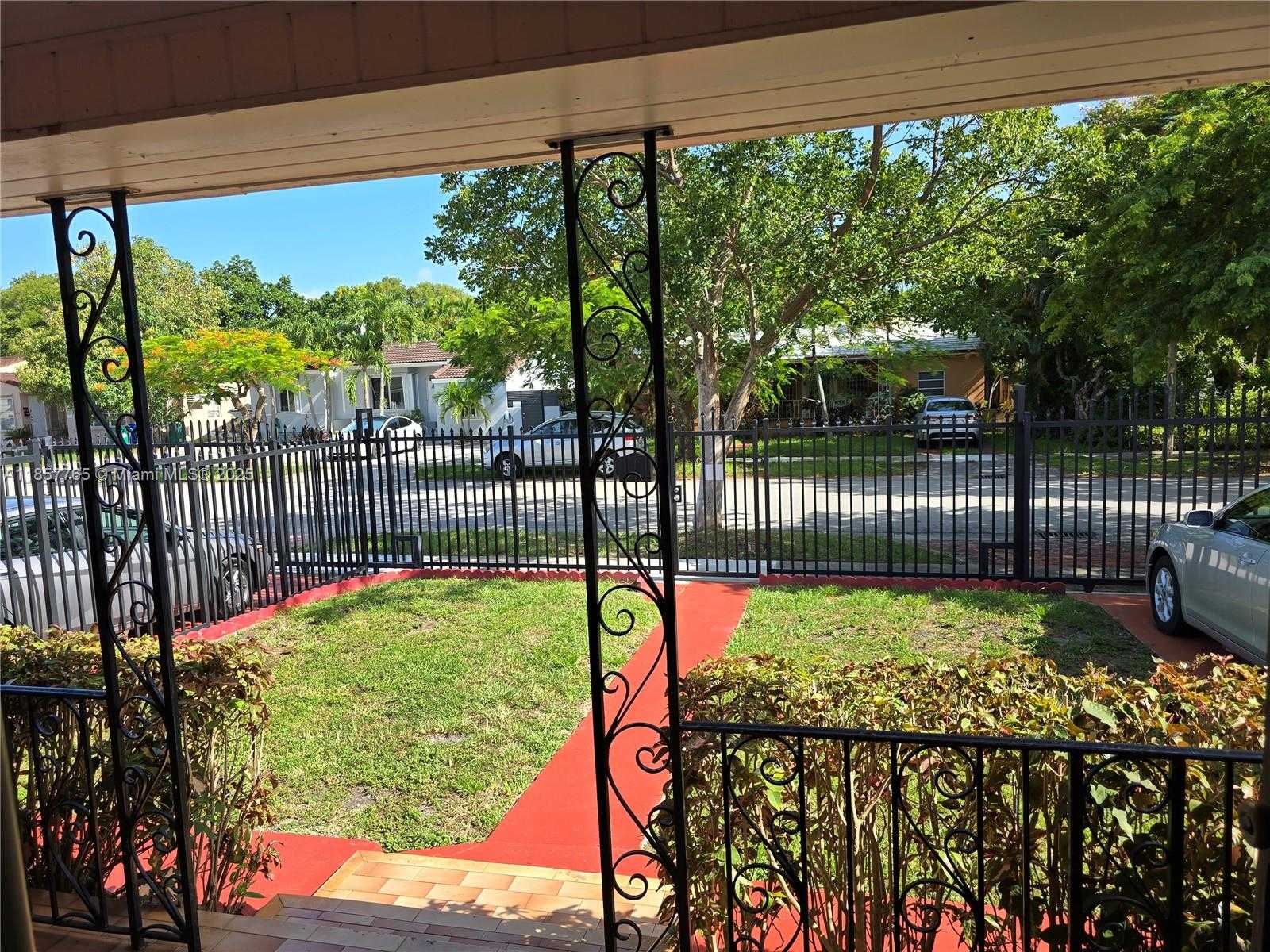 Small Image of 1765 SOUTH WEST 21ST ST, Miami Number 3