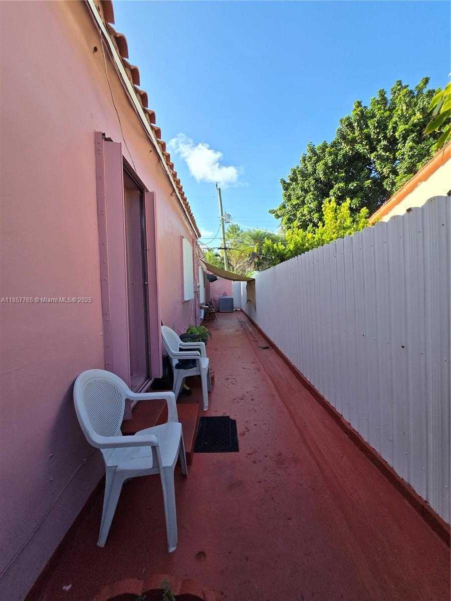 Small Image of 1765 SOUTH WEST 21ST ST, Miami Number 30