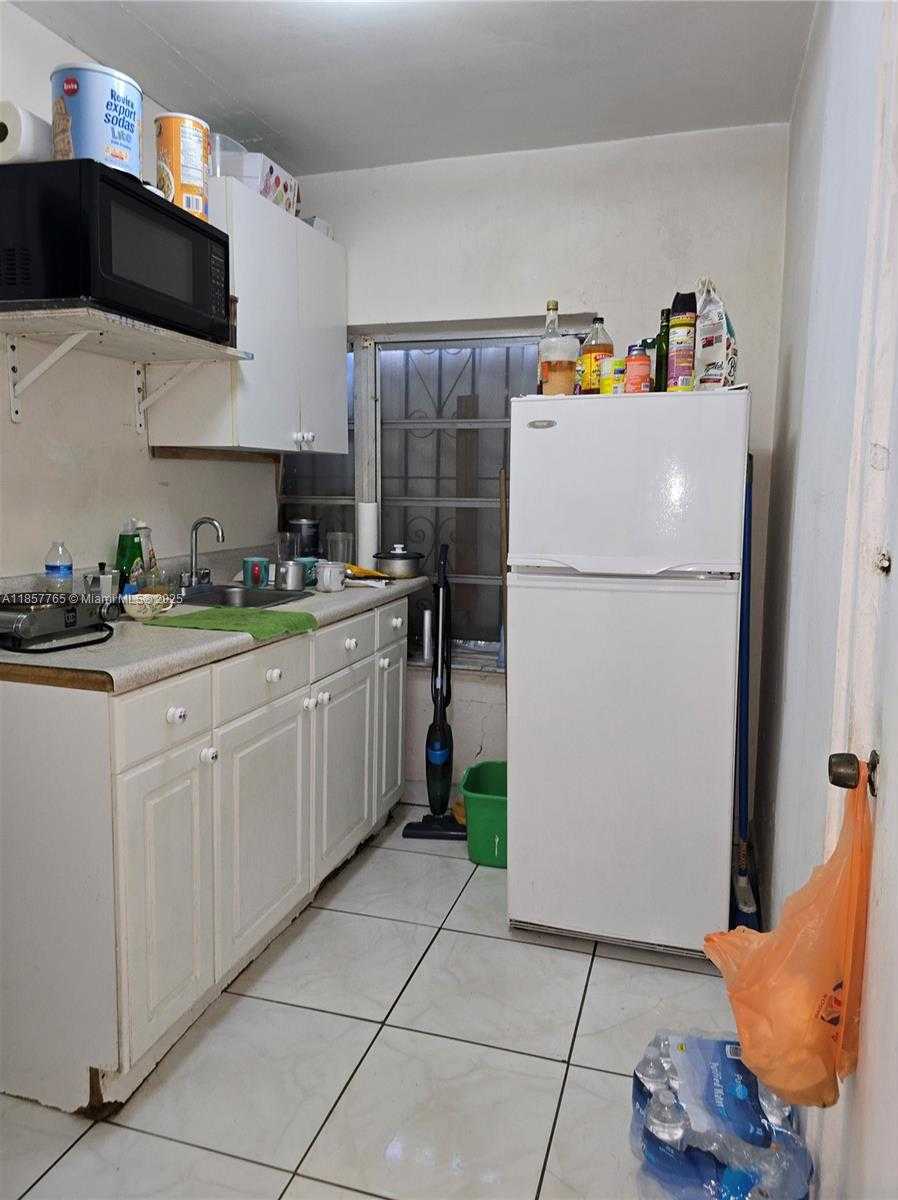 Small Image of 1765 SOUTH WEST 21ST ST, Miami Number 37