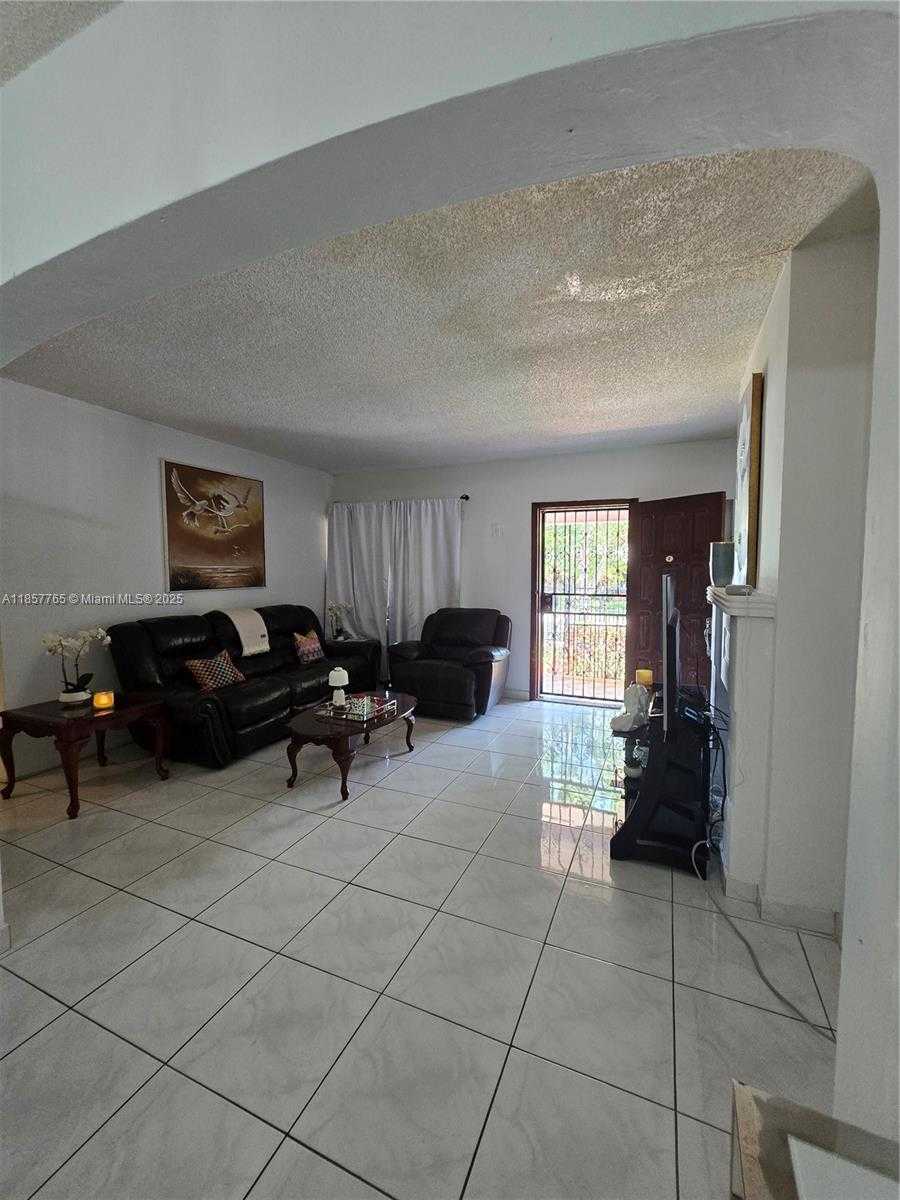 Small Image of 1765 SOUTH WEST 21ST ST, Miami Number 4
