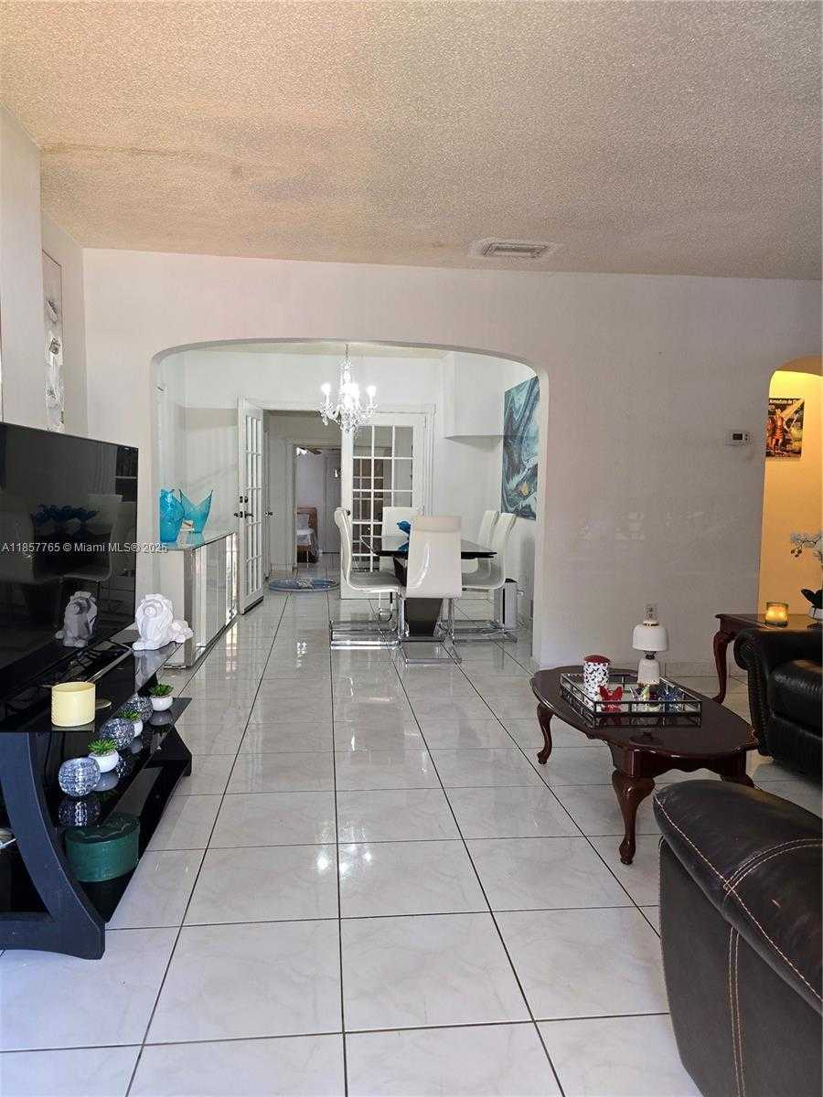 Small Image of 1765 SOUTH WEST 21ST ST, Miami Number 7