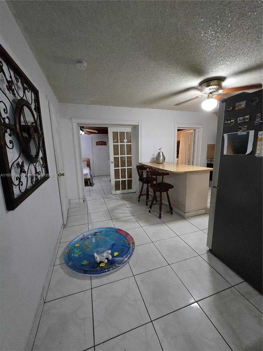 Small Image of 1765 SOUTH WEST 21ST ST, Miami Number 9