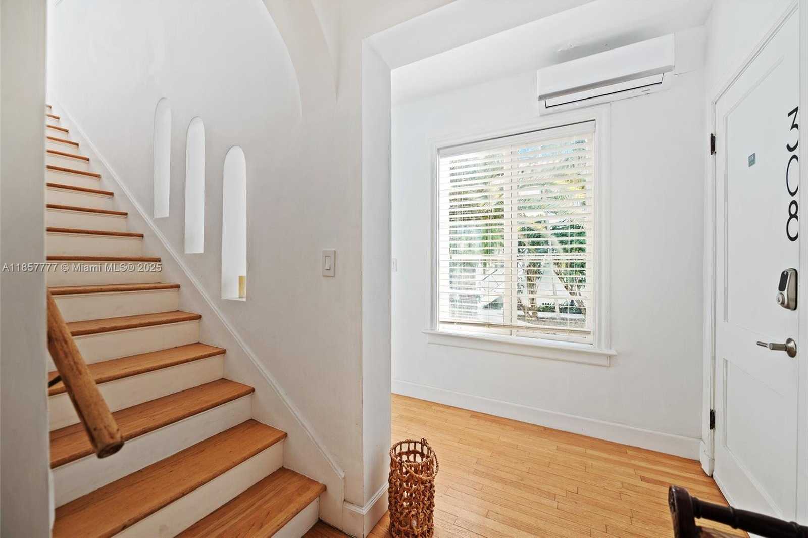 Small Image of 36 PHOENETIA AVE #6, Coral Gables Number 10