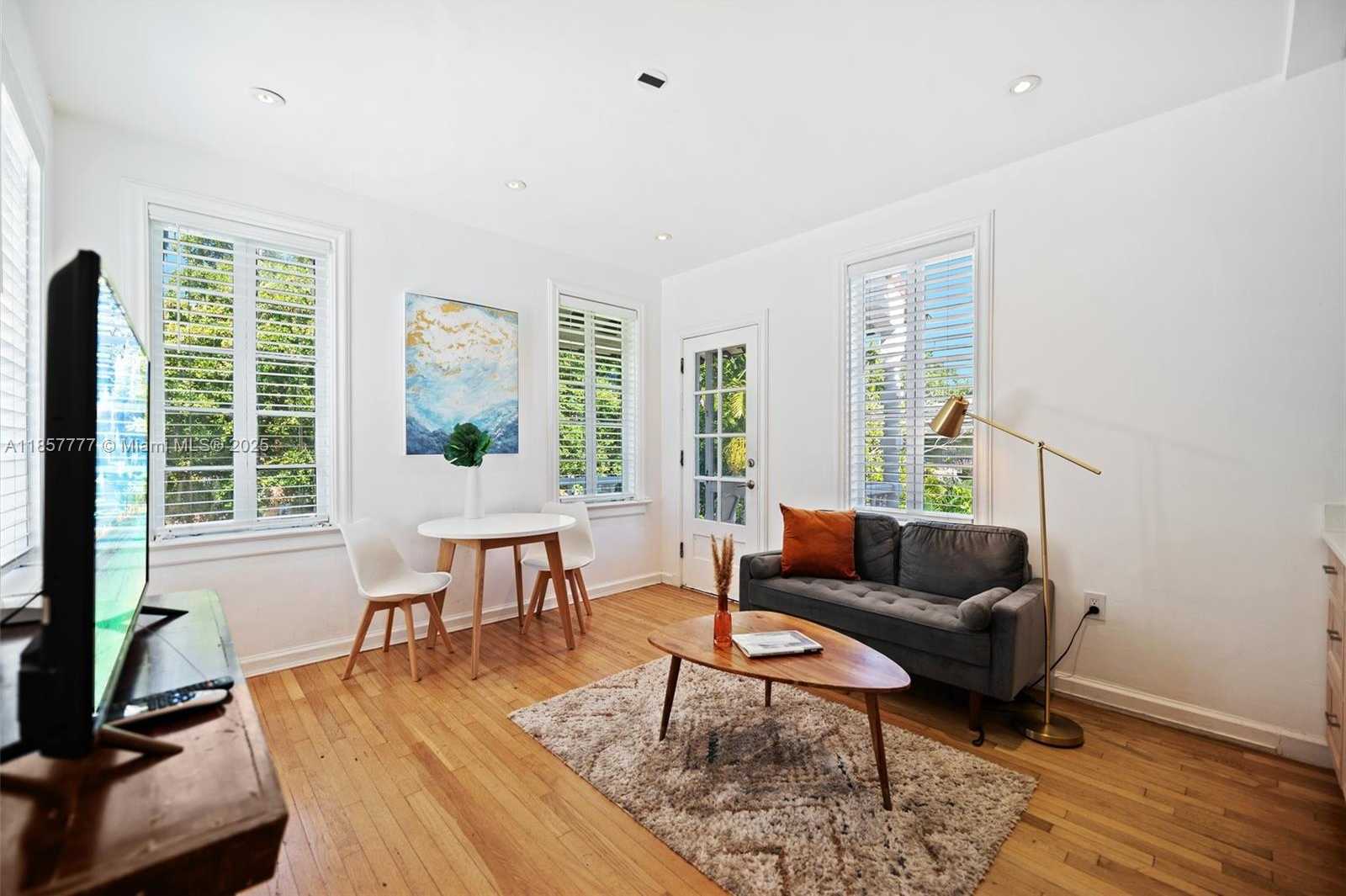 Small Image of 36 PHOENETIA AVE #6, Coral Gables Number 11