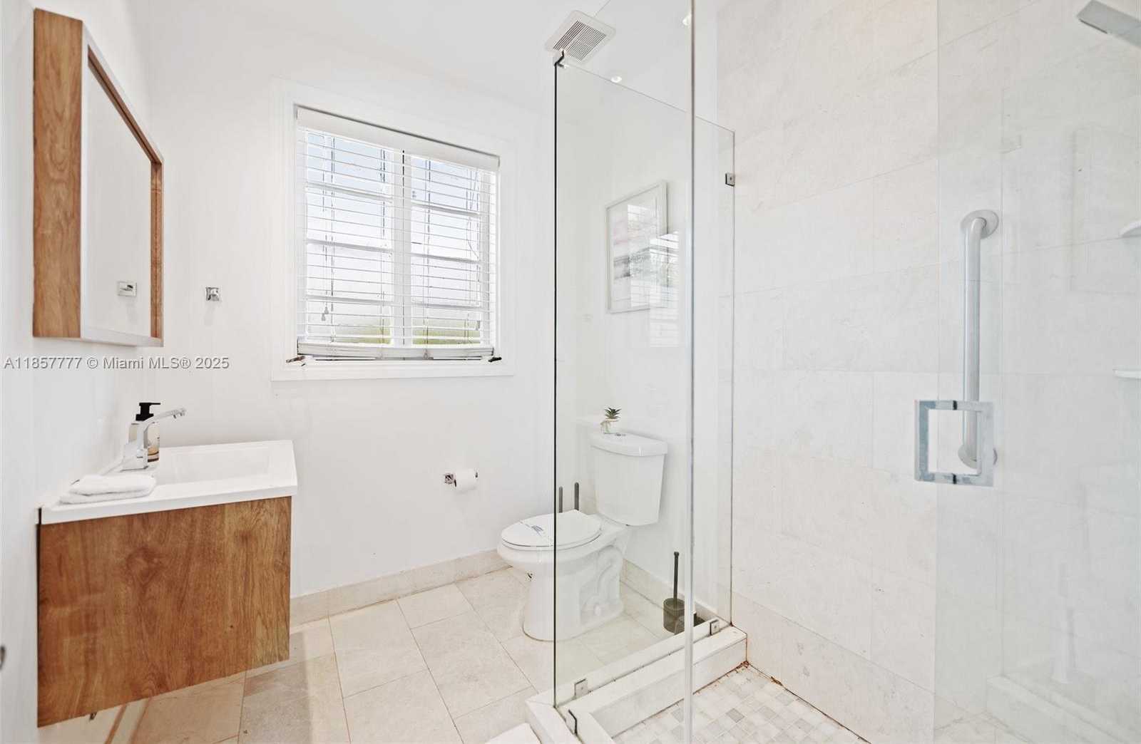 Small Image of 36 PHOENETIA AVE #6, Coral Gables Number 15