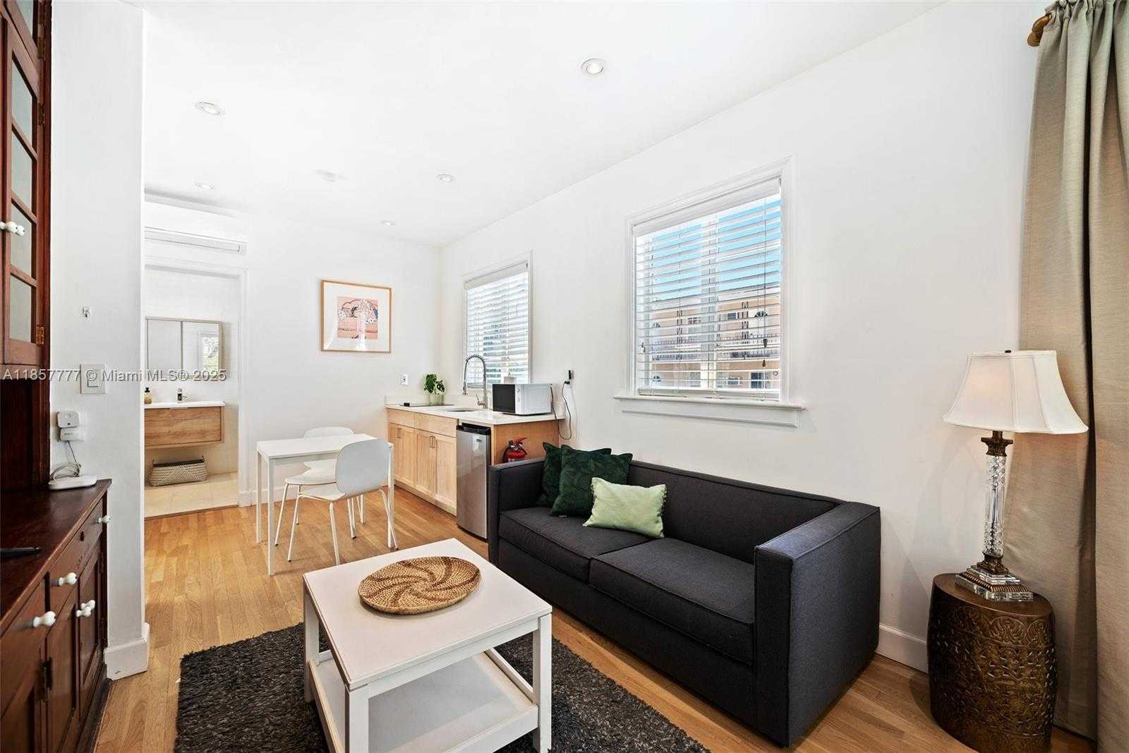 Small Image of 36 PHOENETIA AVE #6, Coral Gables Number 17