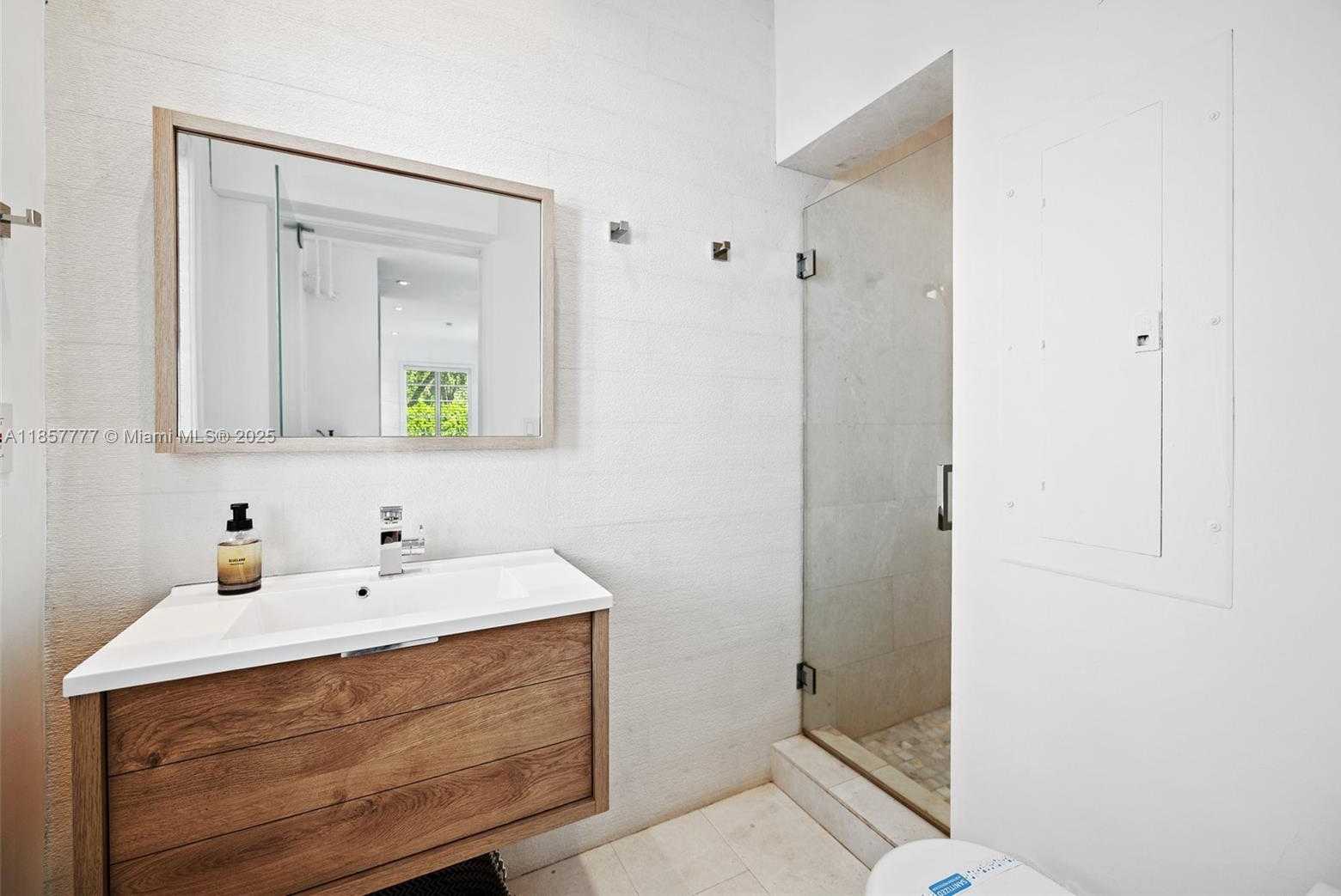 Small Image of 36 PHOENETIA AVE #6, Coral Gables Number 19