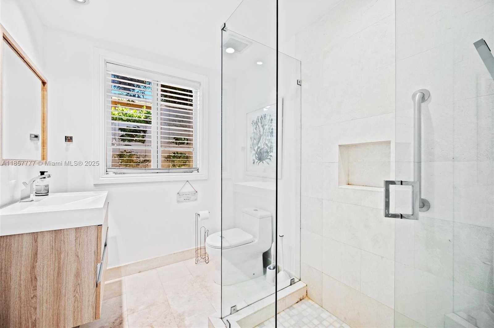 Small Image of 36 PHOENETIA AVE #6, Coral Gables Number 24