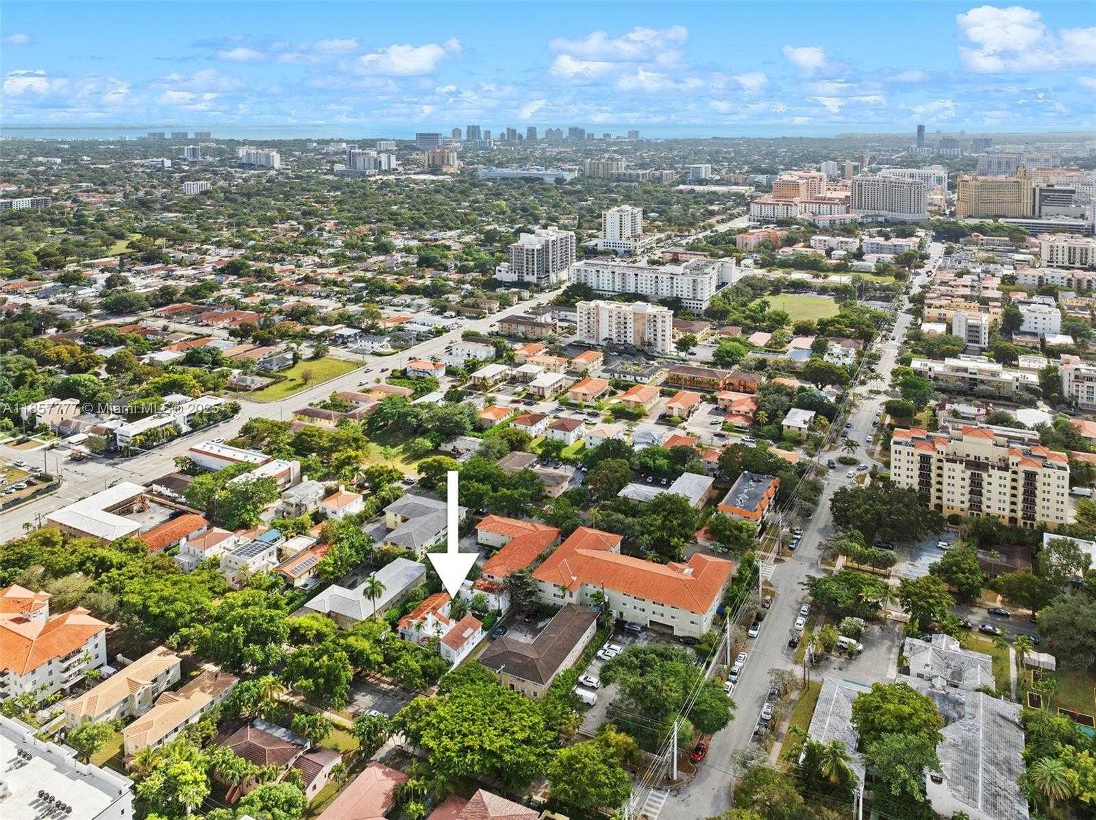 Small Image of 36 PHOENETIA AVE #6, Coral Gables Number 3