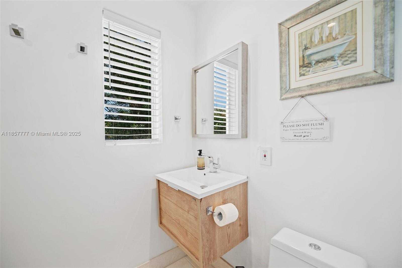 Small Image of 36 PHOENETIA AVE #6, Coral Gables Number 34