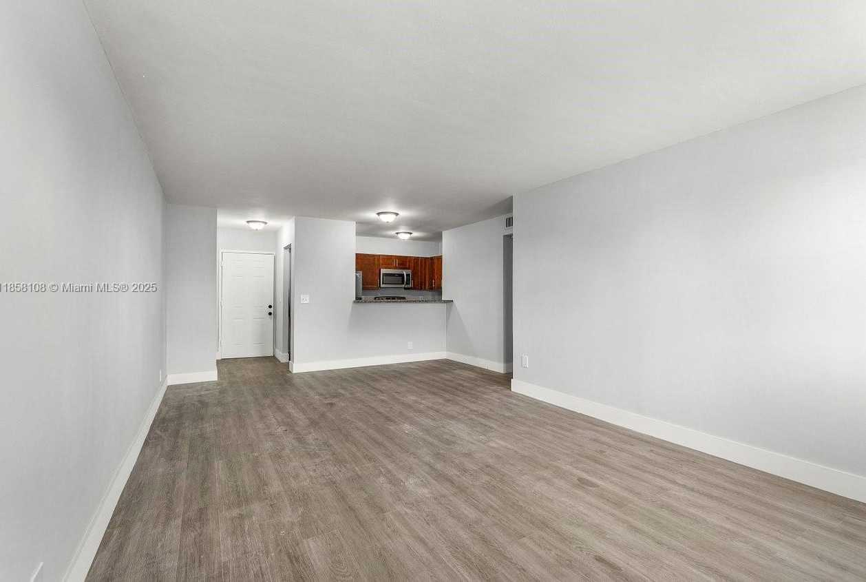 Small Image of 1530 CRESCENT CIR #8, West Palm Beach Number 10