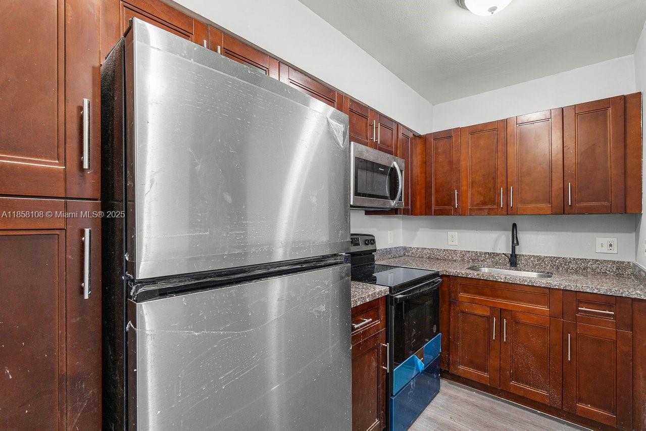 Small Image of 1530 CRESCENT CIR #8, West Palm Beach Number 12