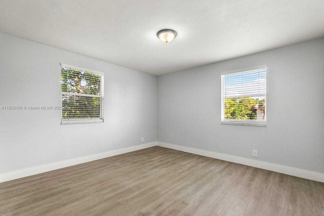 Small Image of 1530 CRESCENT CIR #8, West Palm Beach Number 18