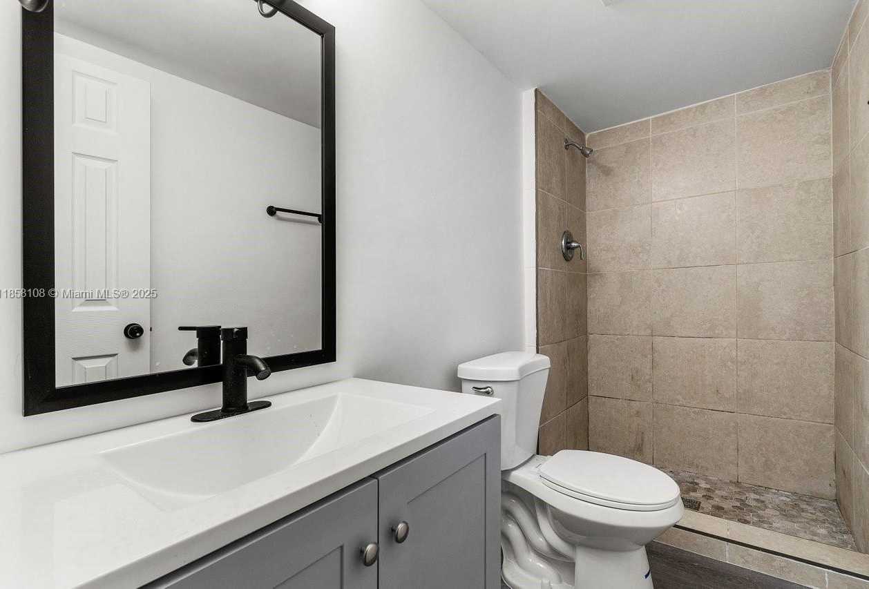 Small Image of 1530 CRESCENT CIR #8, West Palm Beach Number 25