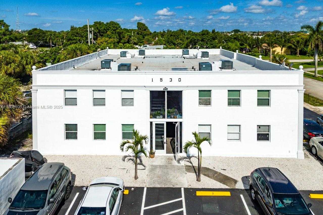 Small Image of 1530 CRESCENT CIR #8, West Palm Beach Number 27