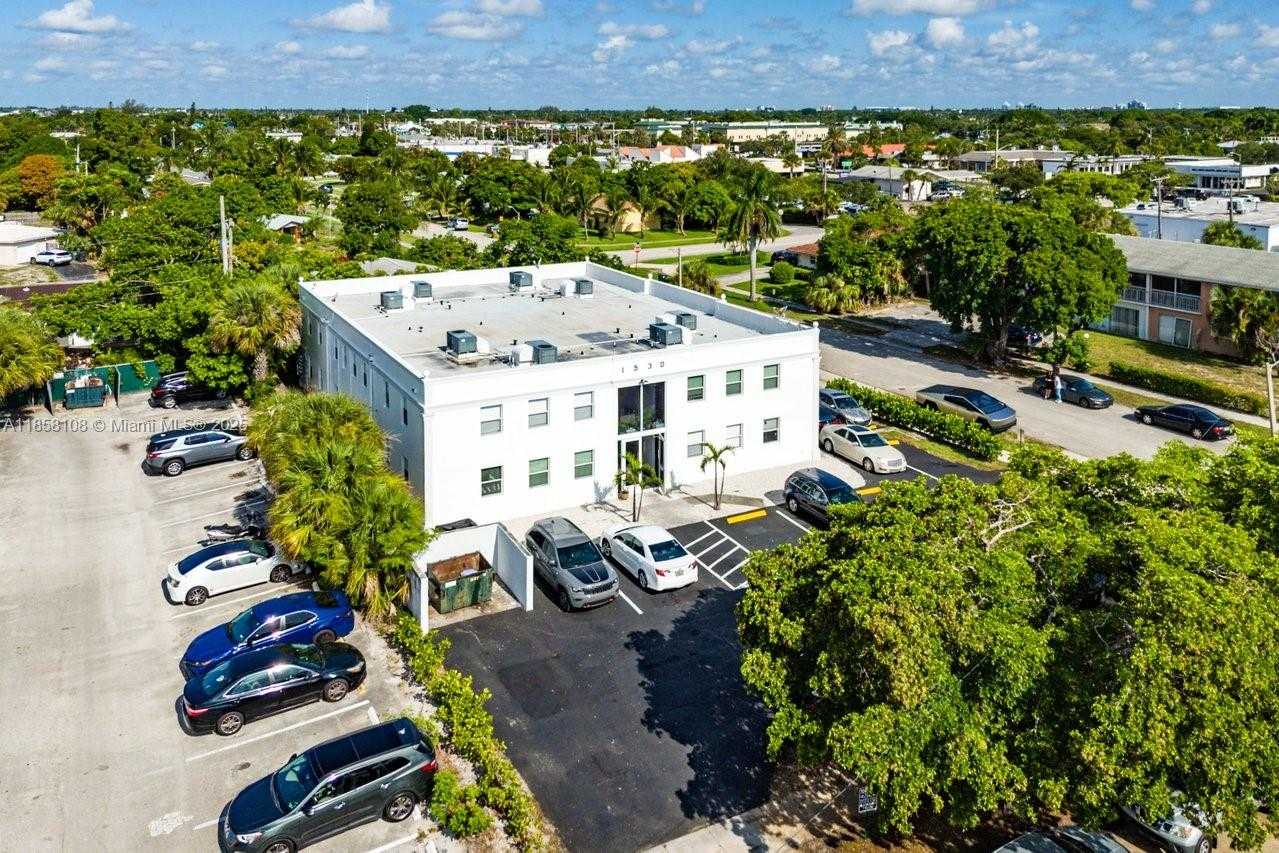 Small Image of 1530 CRESCENT CIR #8, West Palm Beach Number 29