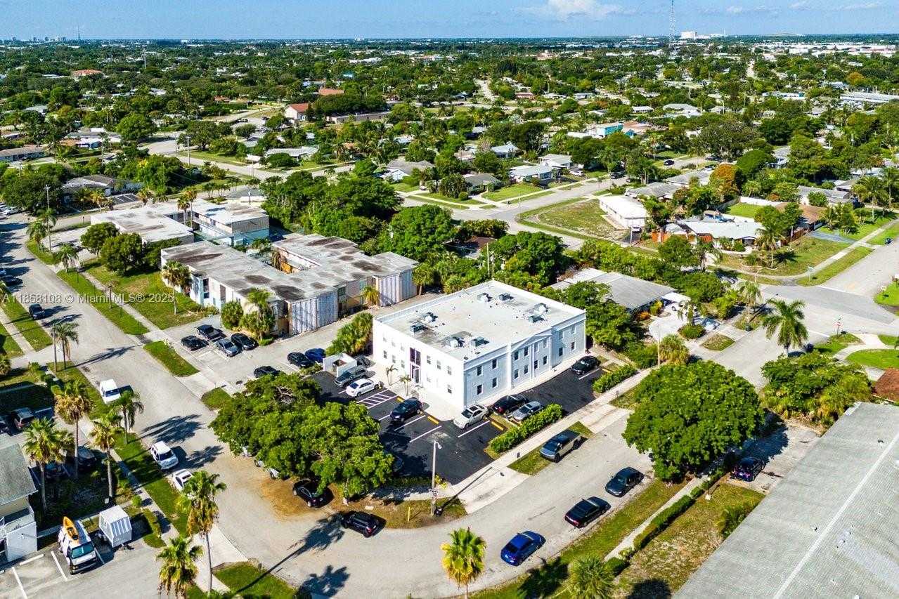Small Image of 1530 CRESCENT CIR #8, West Palm Beach Number 30