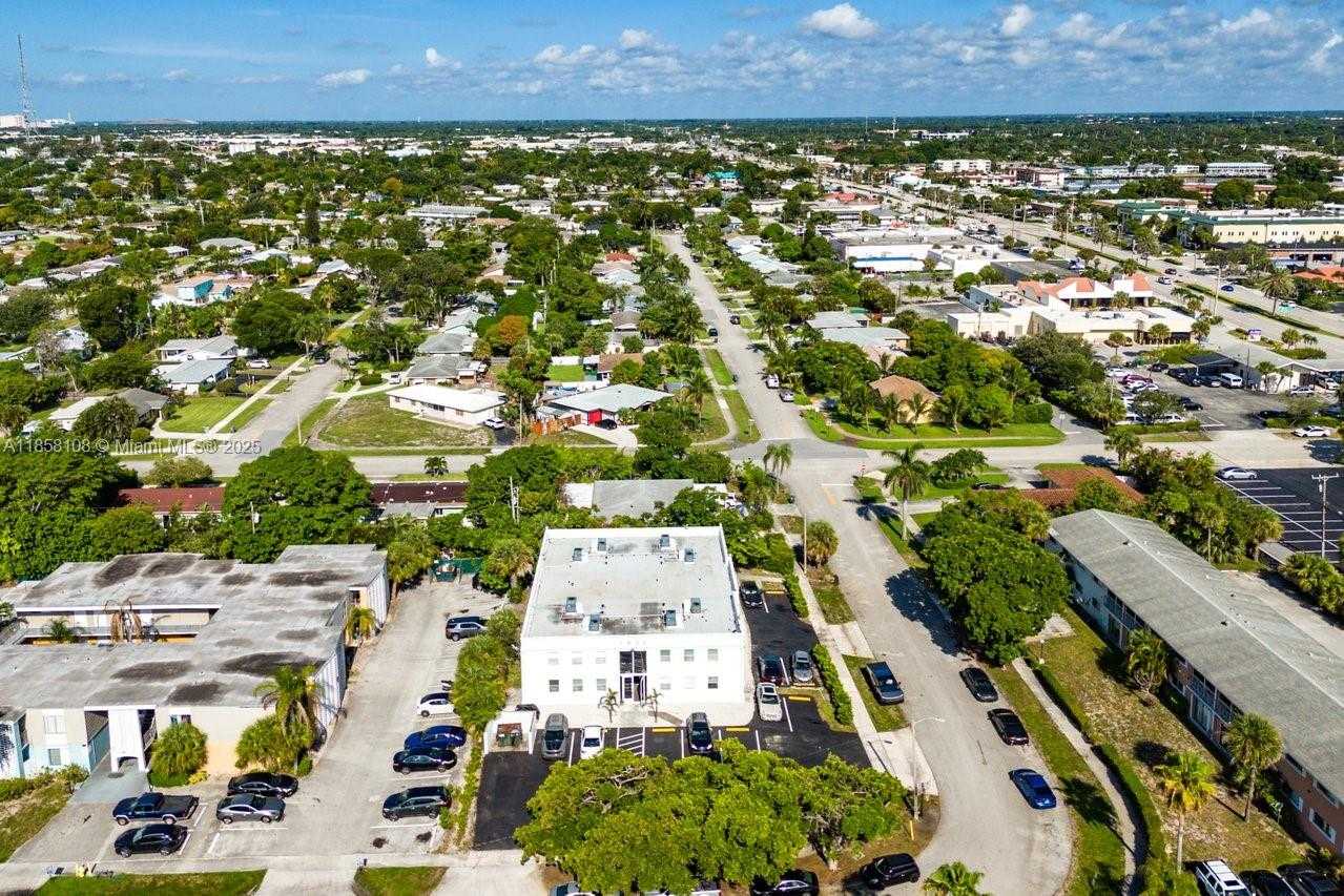 Small Image of 1530 CRESCENT CIR #8, West Palm Beach Number 31